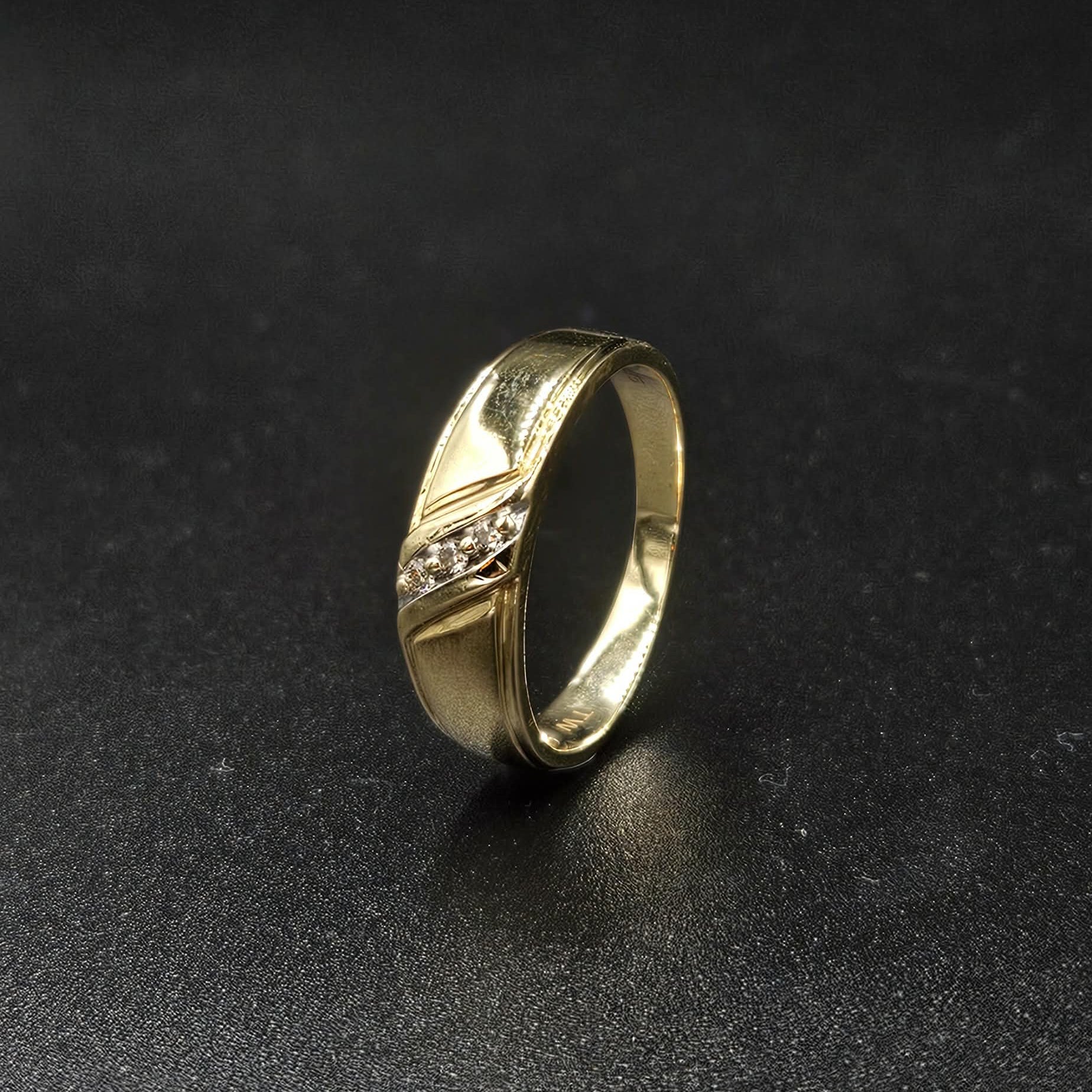 9ct Yellow Gold Diamond Ring