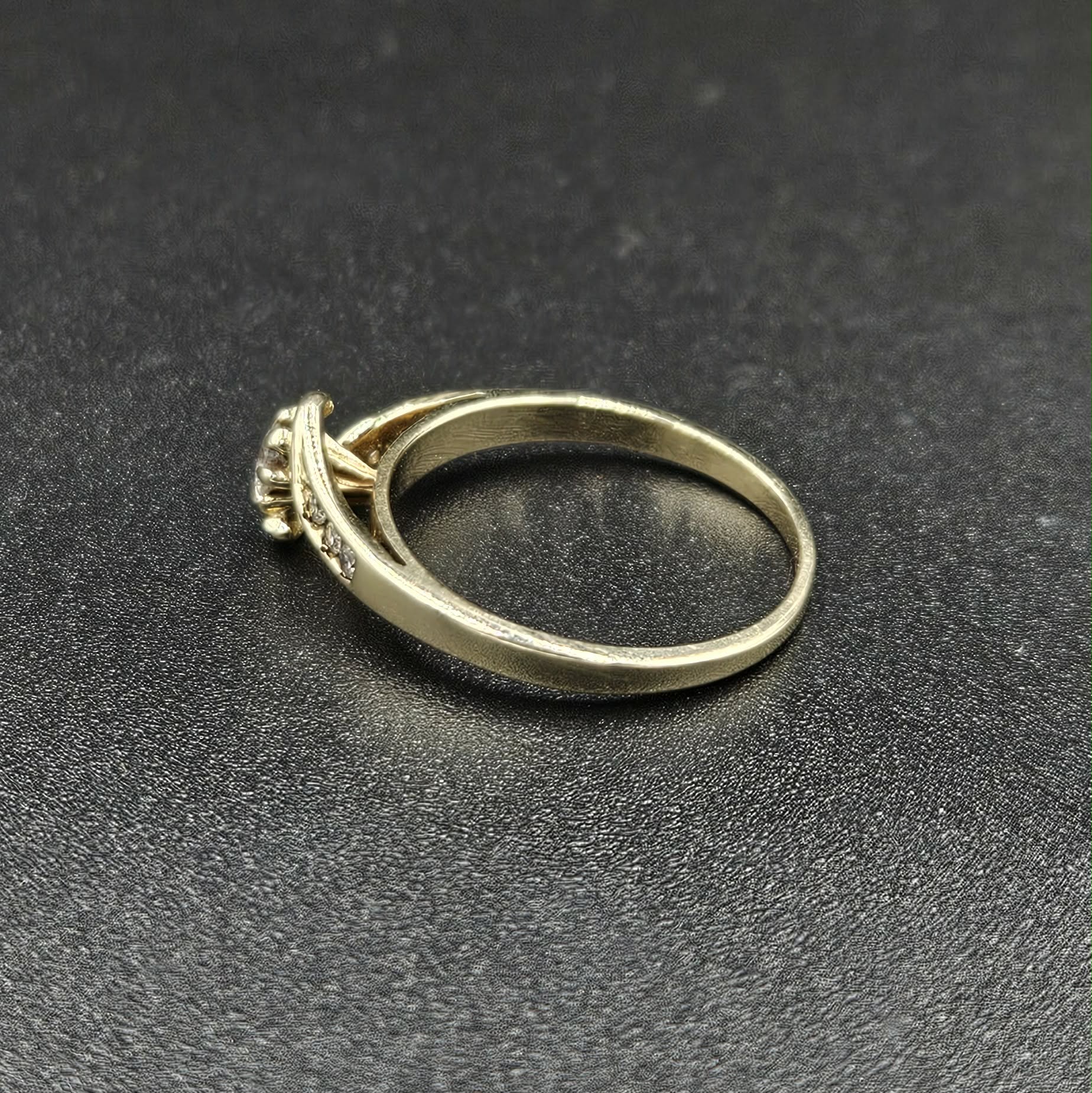 9ct Yellow Gold Diamond Ring