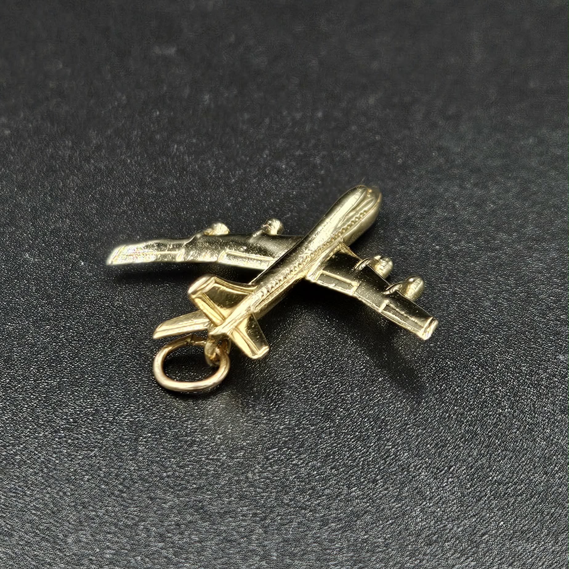 9ct Yellow Gold Plane Pendant