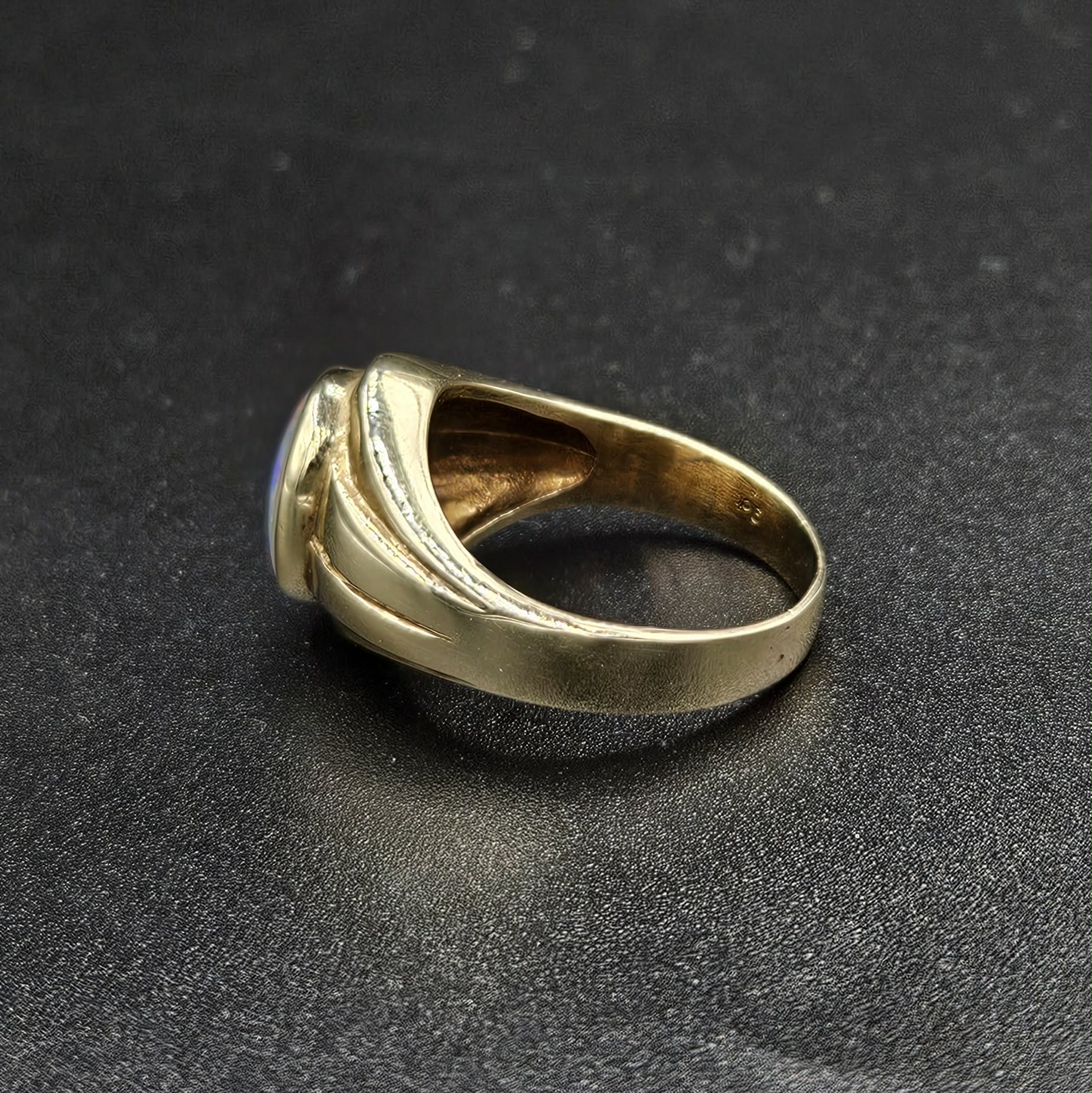 9ct Yellow gold Purple & Blue Opal Ring