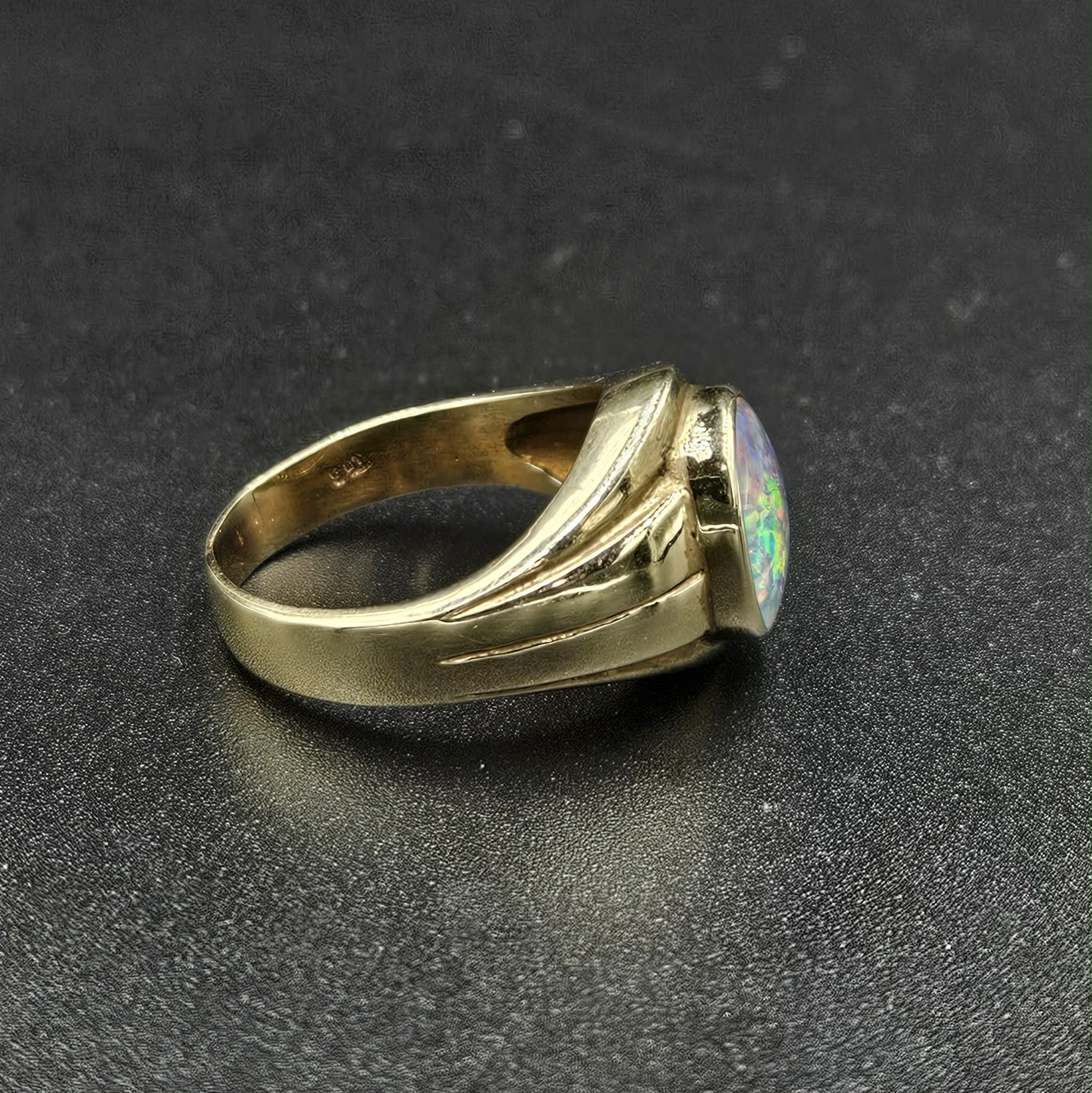 9ct Yellow gold Purple & Blue Opal Ring