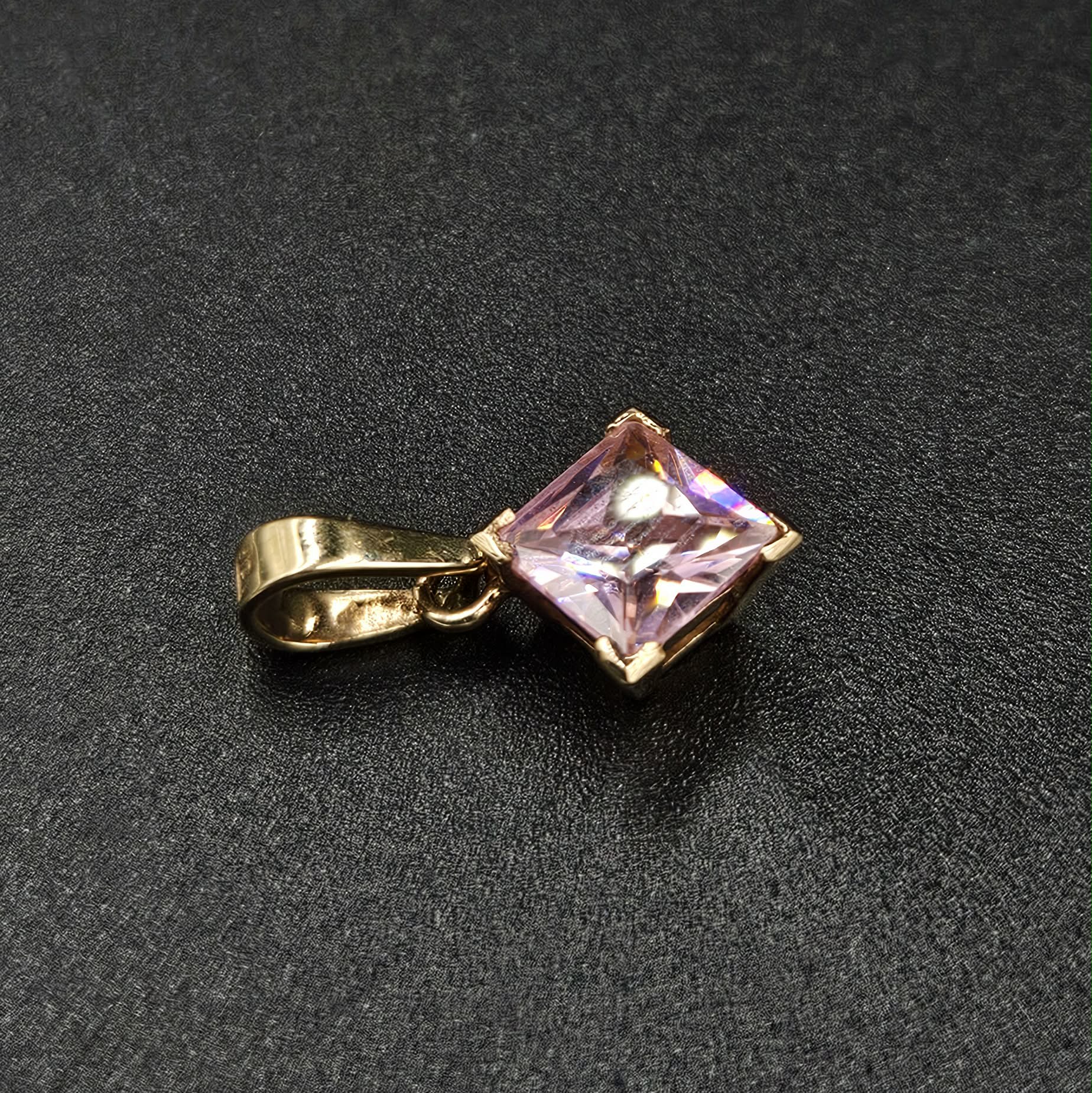 9ct Yellow Gold Pink Sapphire Pendant