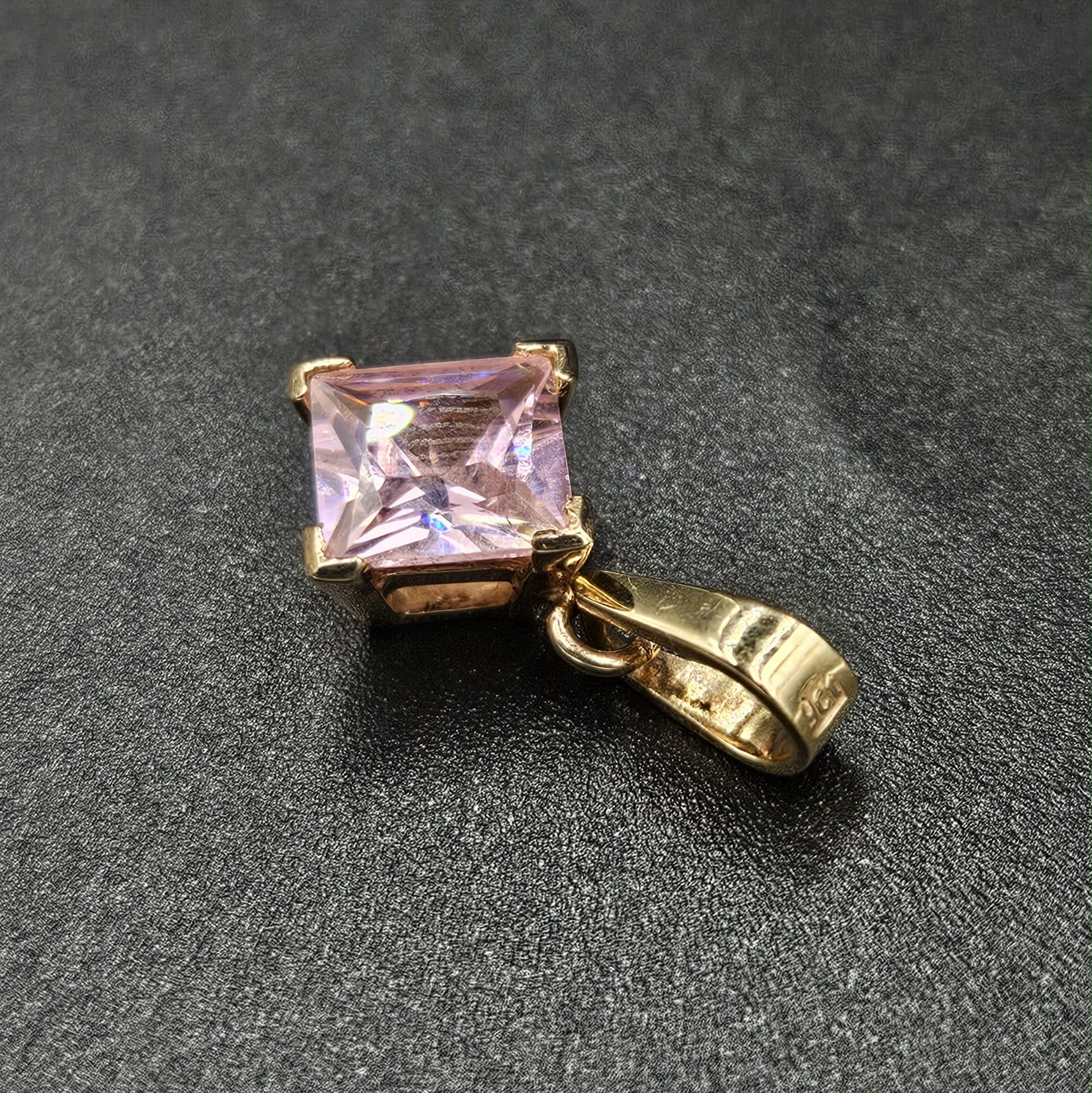 9ct Yellow Gold Pink Sapphire Pendant