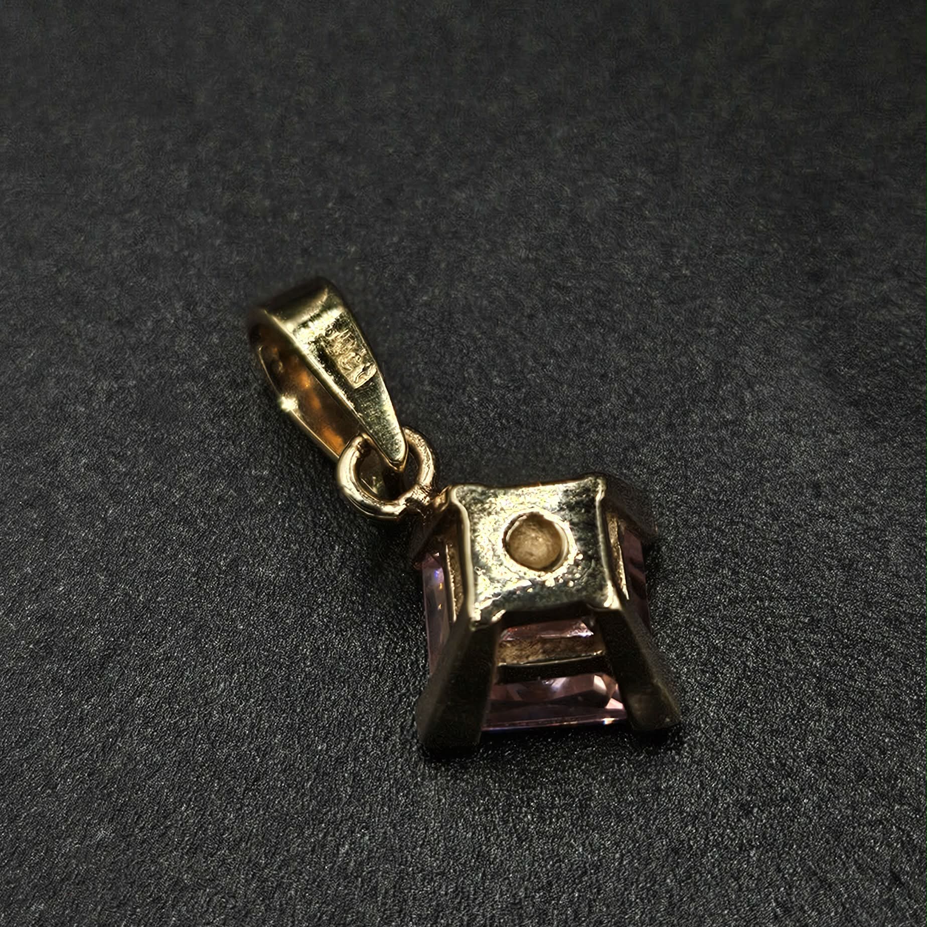 9ct Yellow Gold Pink Sapphire Pendant