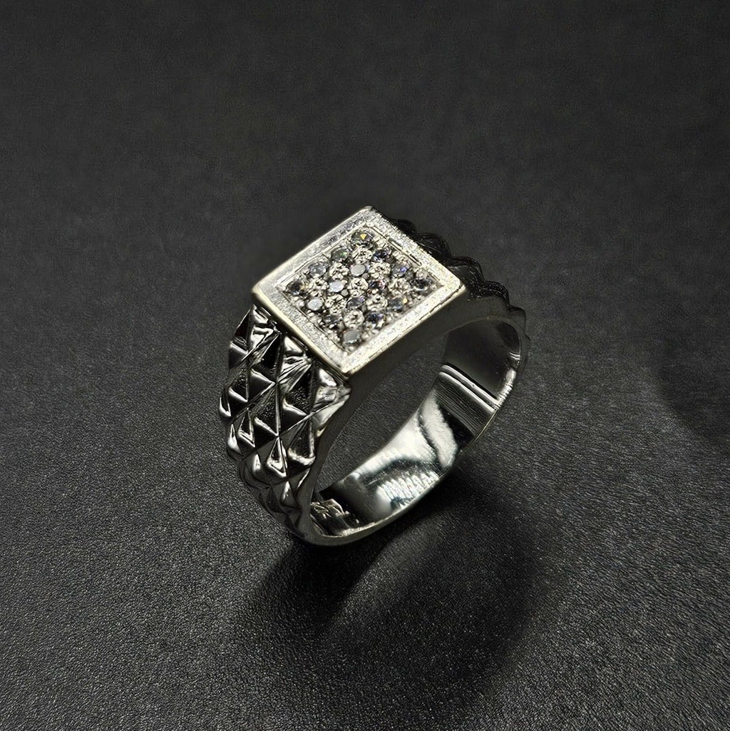 18ct White Gold 16 Diamond Ring