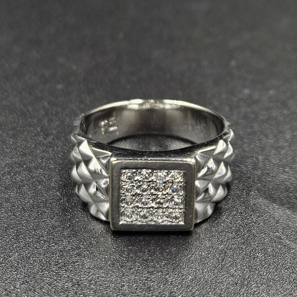 18ct White Gold 16 Diamond Ring