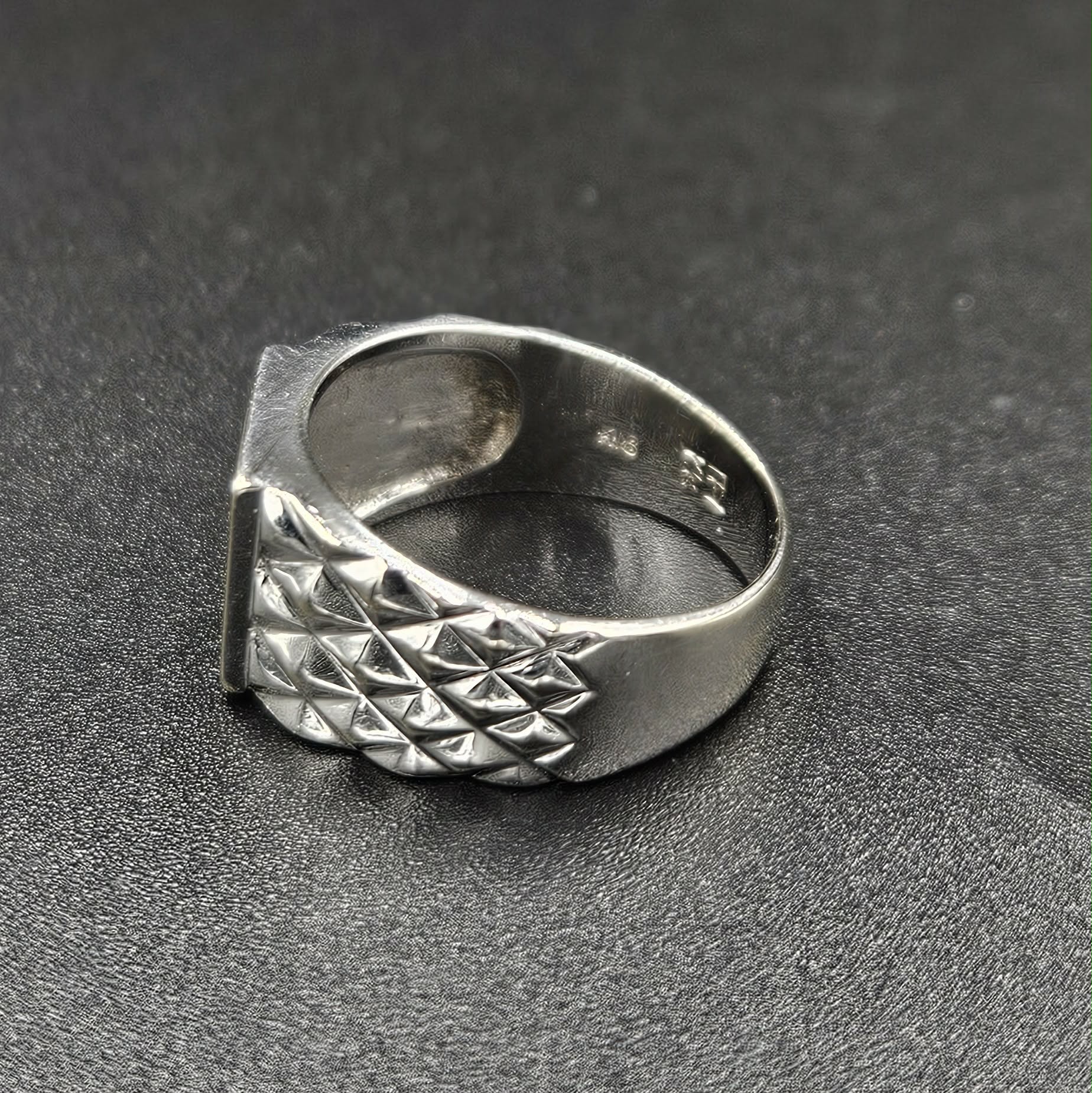18ct White Gold 16 Diamond Ring