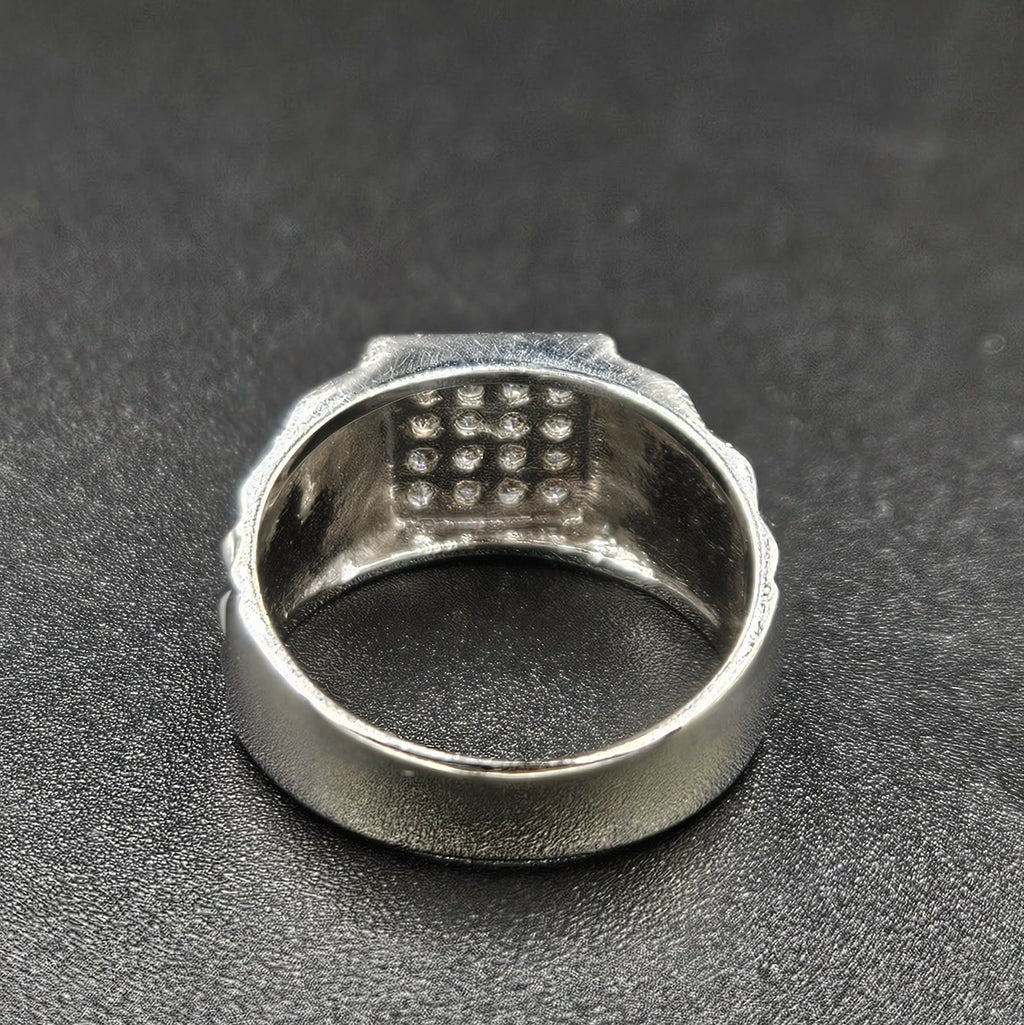 18ct White Gold 16 Diamond Ring