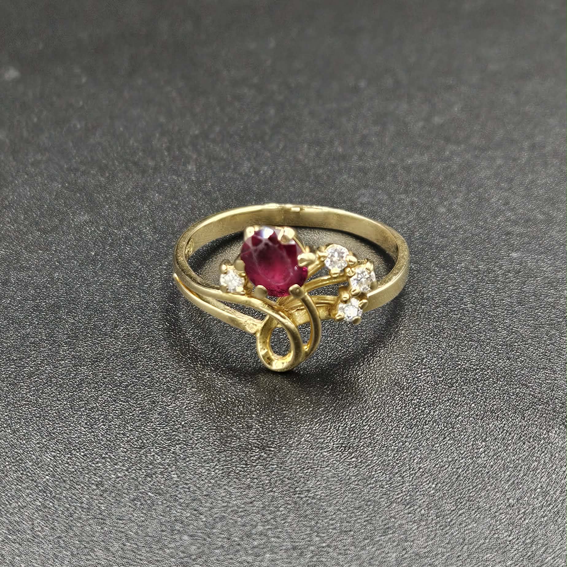 18ct Yellow Gold Red Ruby & Diamond Ring