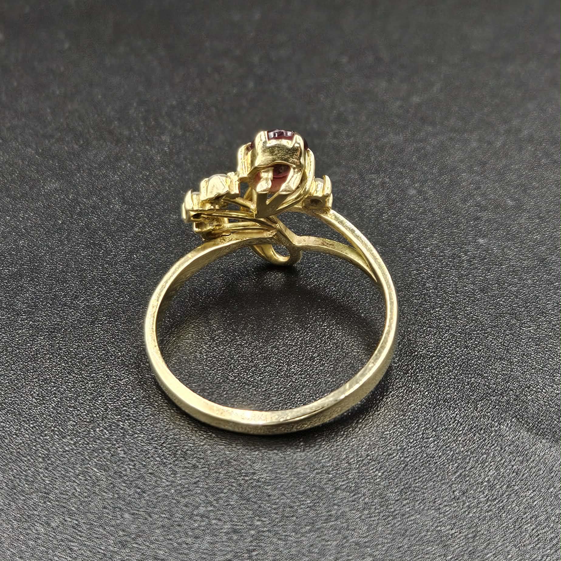 18ct Yellow Gold Red Ruby & Diamond Ring