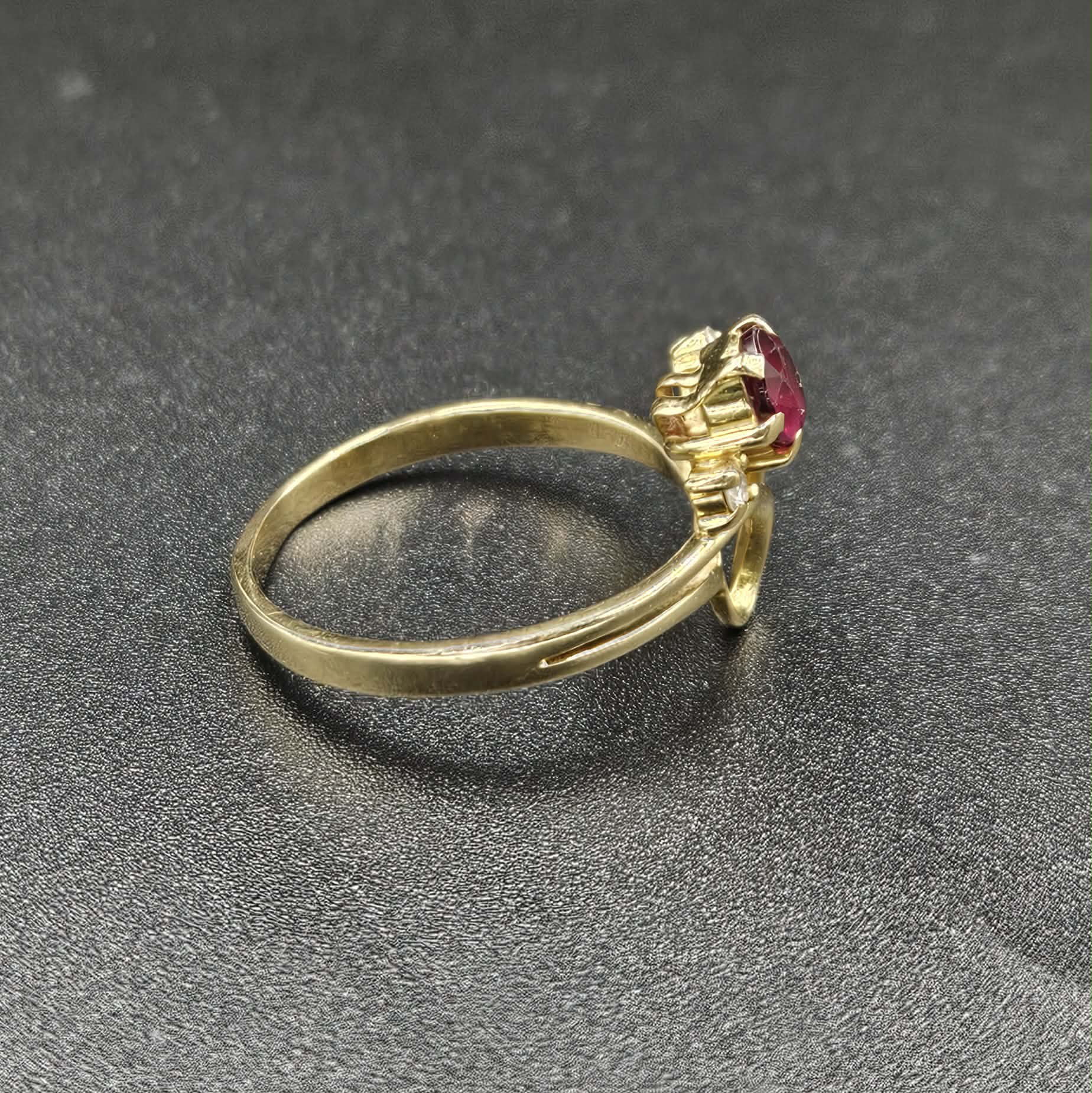 18ct Yellow Gold Red Ruby & Diamond Ring