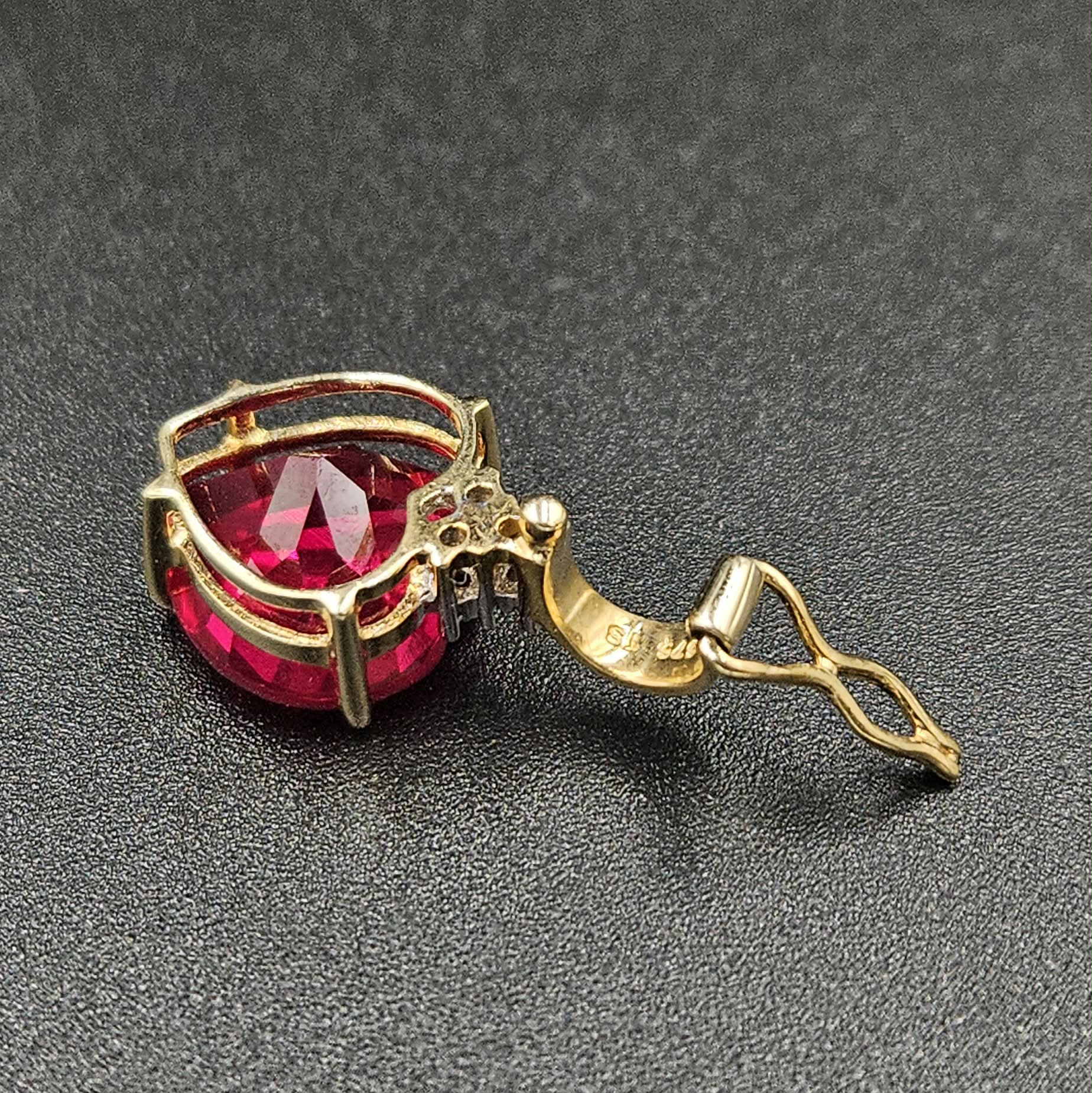 9ct Yellow Gold red Ruby & Diamond Pendant