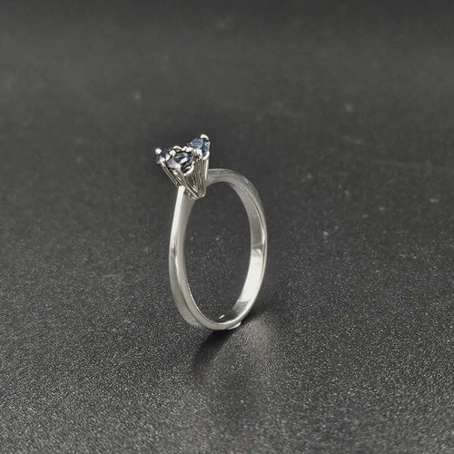 18ct White gold Sapphire Ring