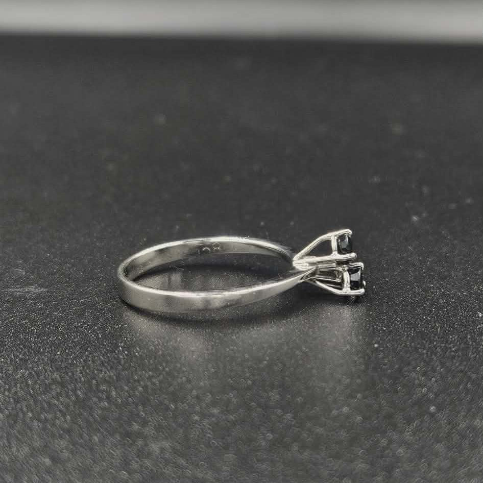 18ct White gold Sapphire Ring