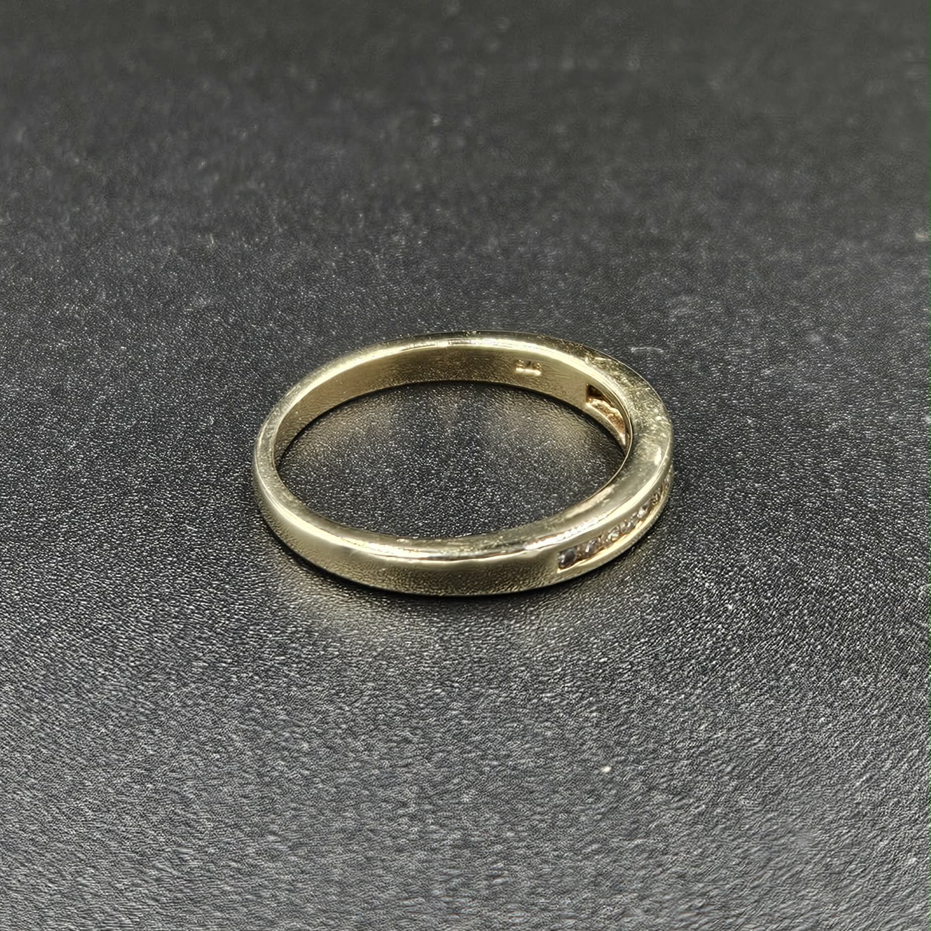 9ct Diamond Band Style Ring