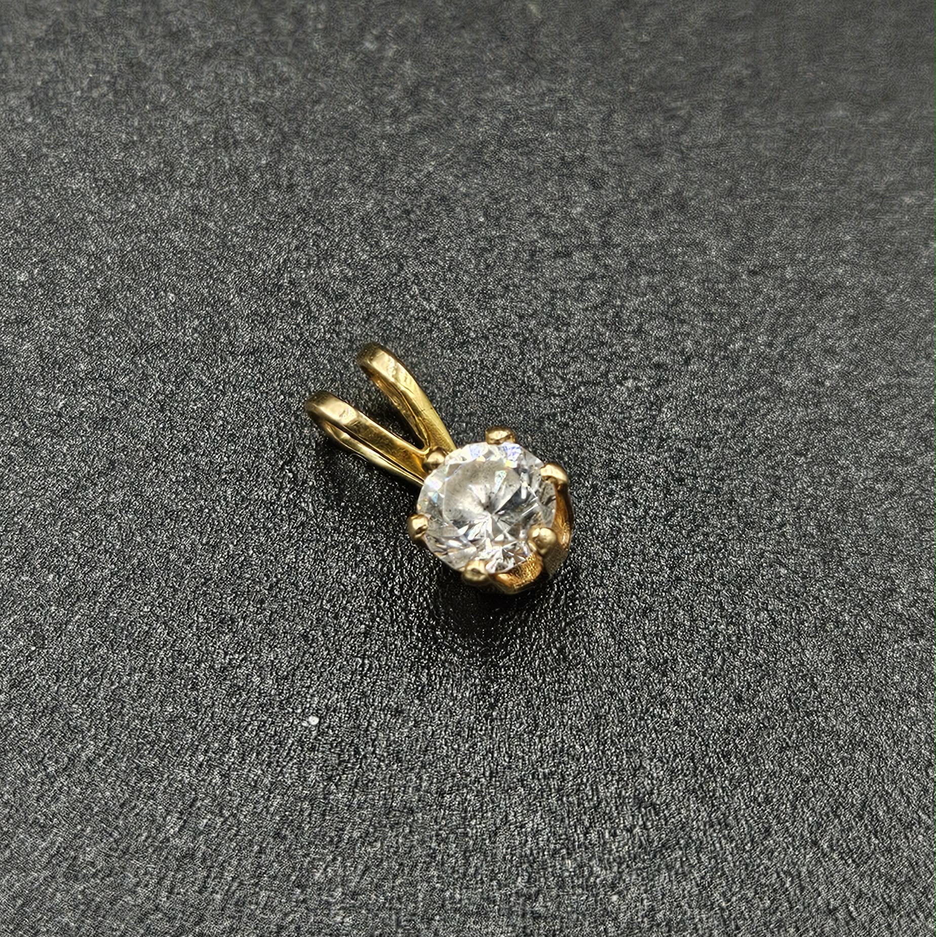9ct Yellow Gold Cubic Zirconia Pendant