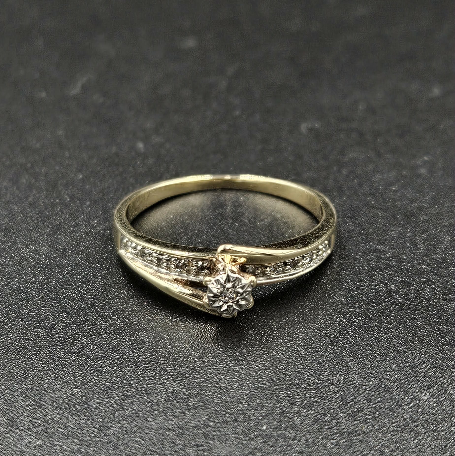 9ct Yellow Gold Diamond Ring
