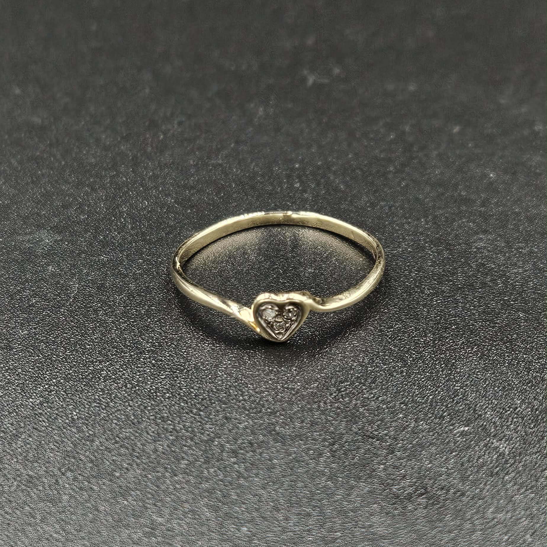 9ct Yellow Gold Diamond Heart Ring