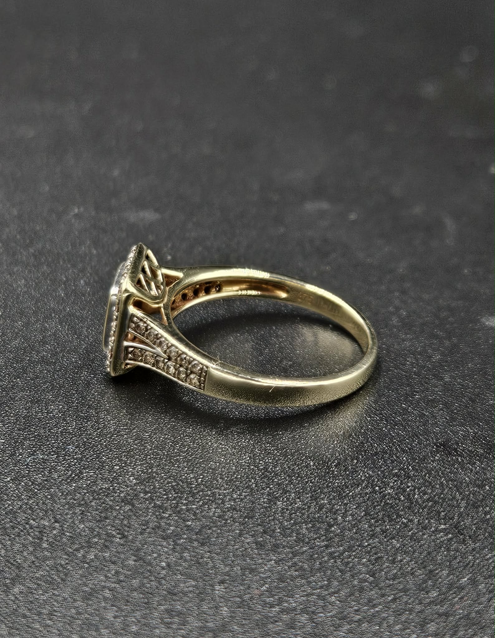 9ct Yellow Gold Diamond Ring