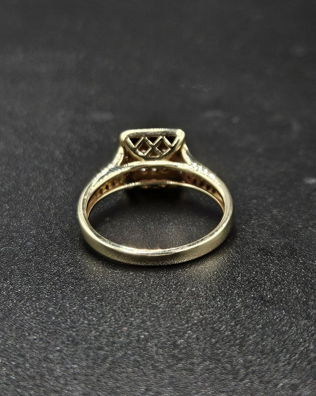 9ct Yellow Gold Diamond Ring