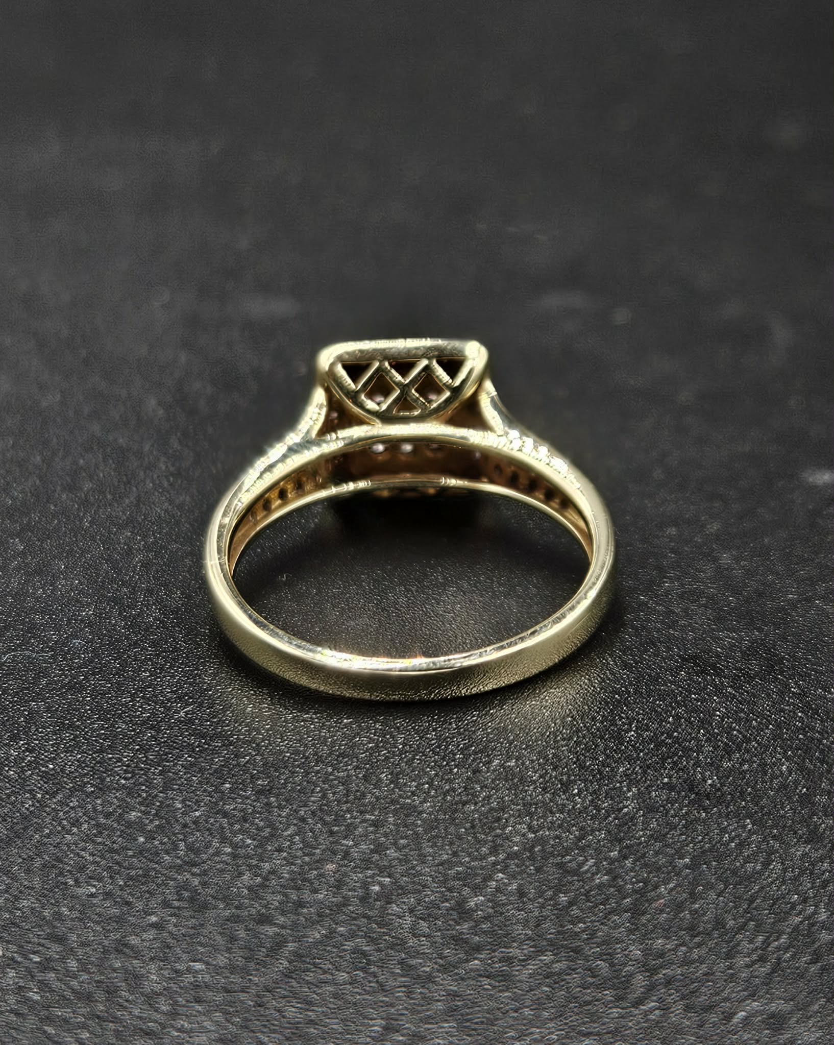 9ct Yellow Gold Diamond Ring