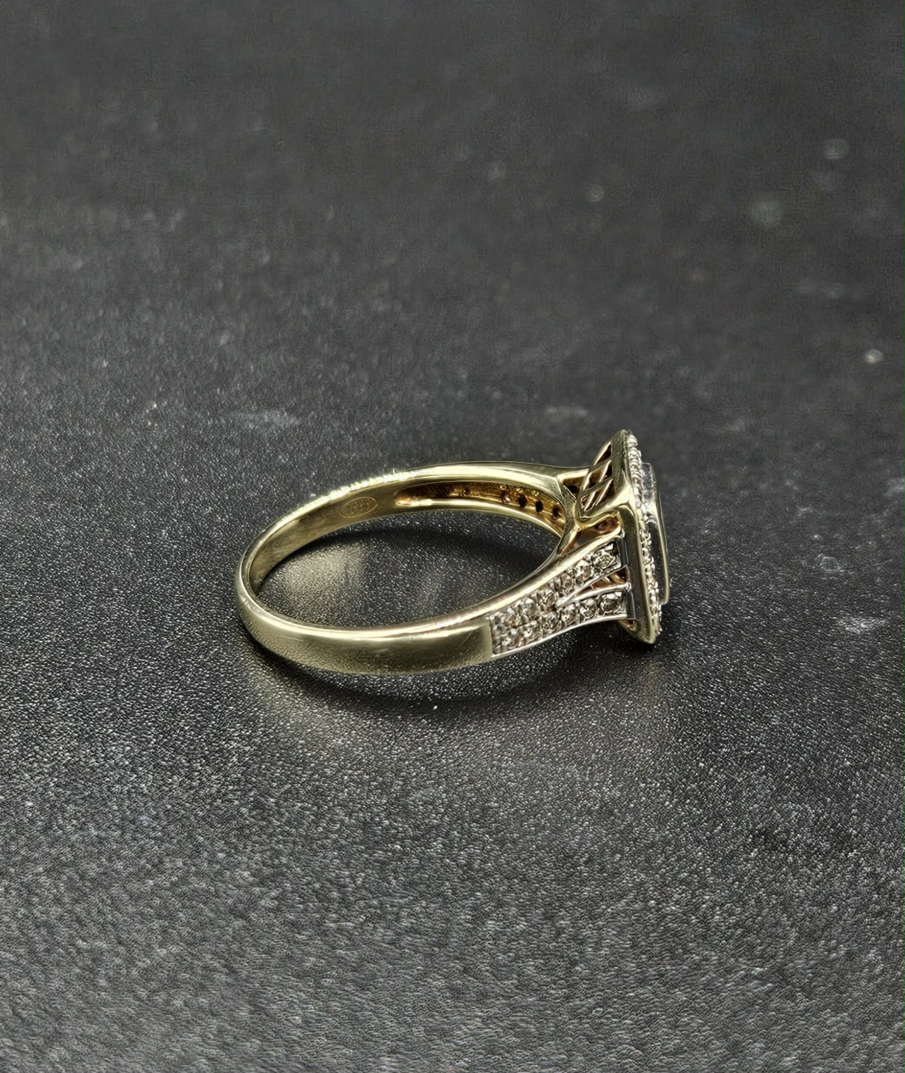9ct Yellow Gold Diamond Ring