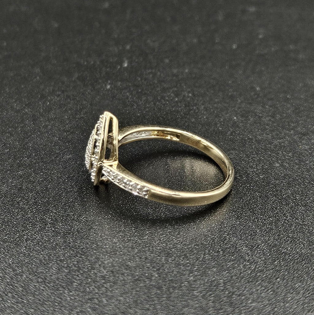 9ct Yellow Gold Diamond Teardrop Style Ring