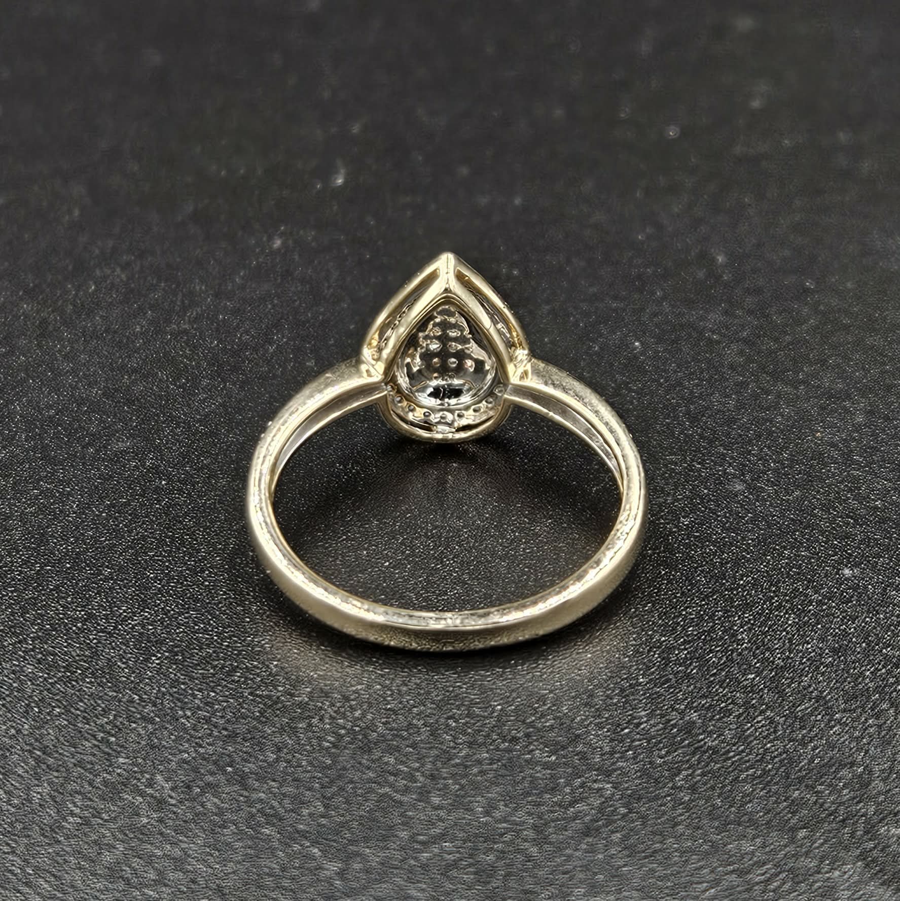 9ct Yellow Gold Diamond Teardrop Style Ring