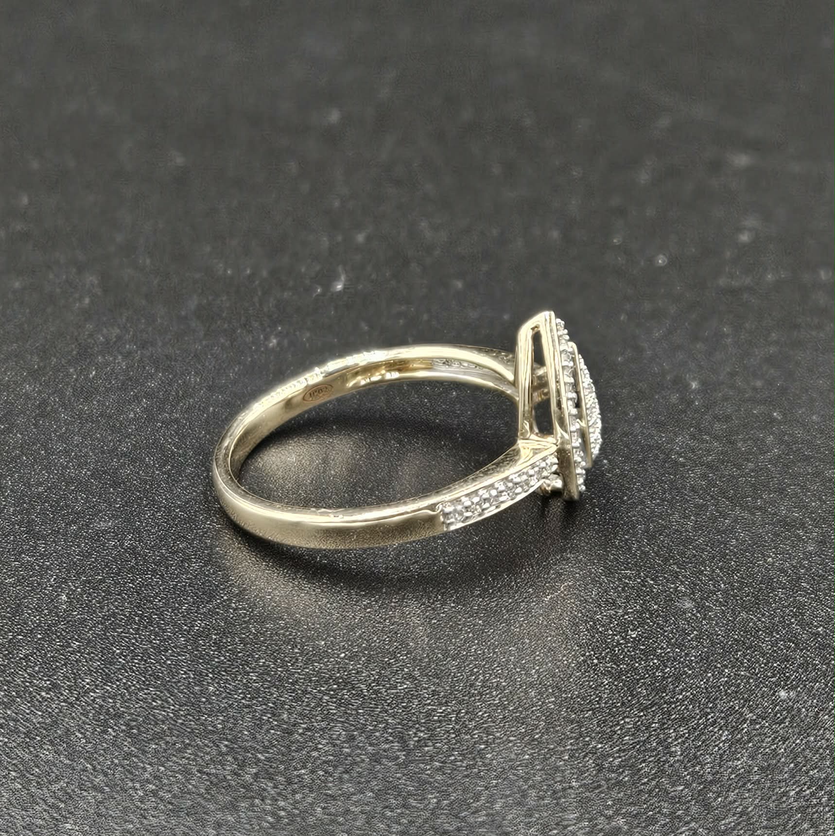 9ct Yellow Gold Diamond Teardrop Style Ring
