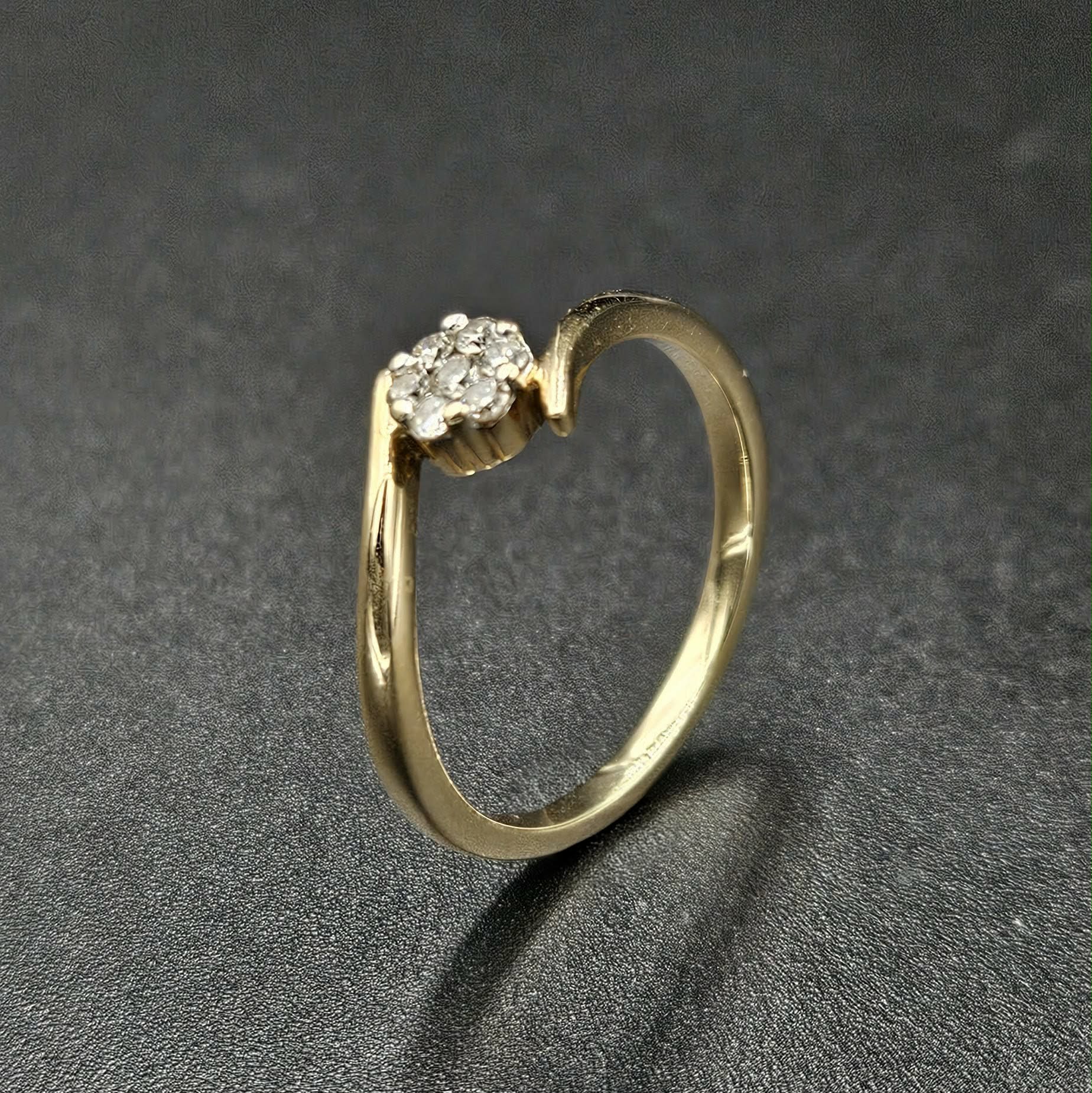 9ct Yellow Gold Diamond Flower Ring