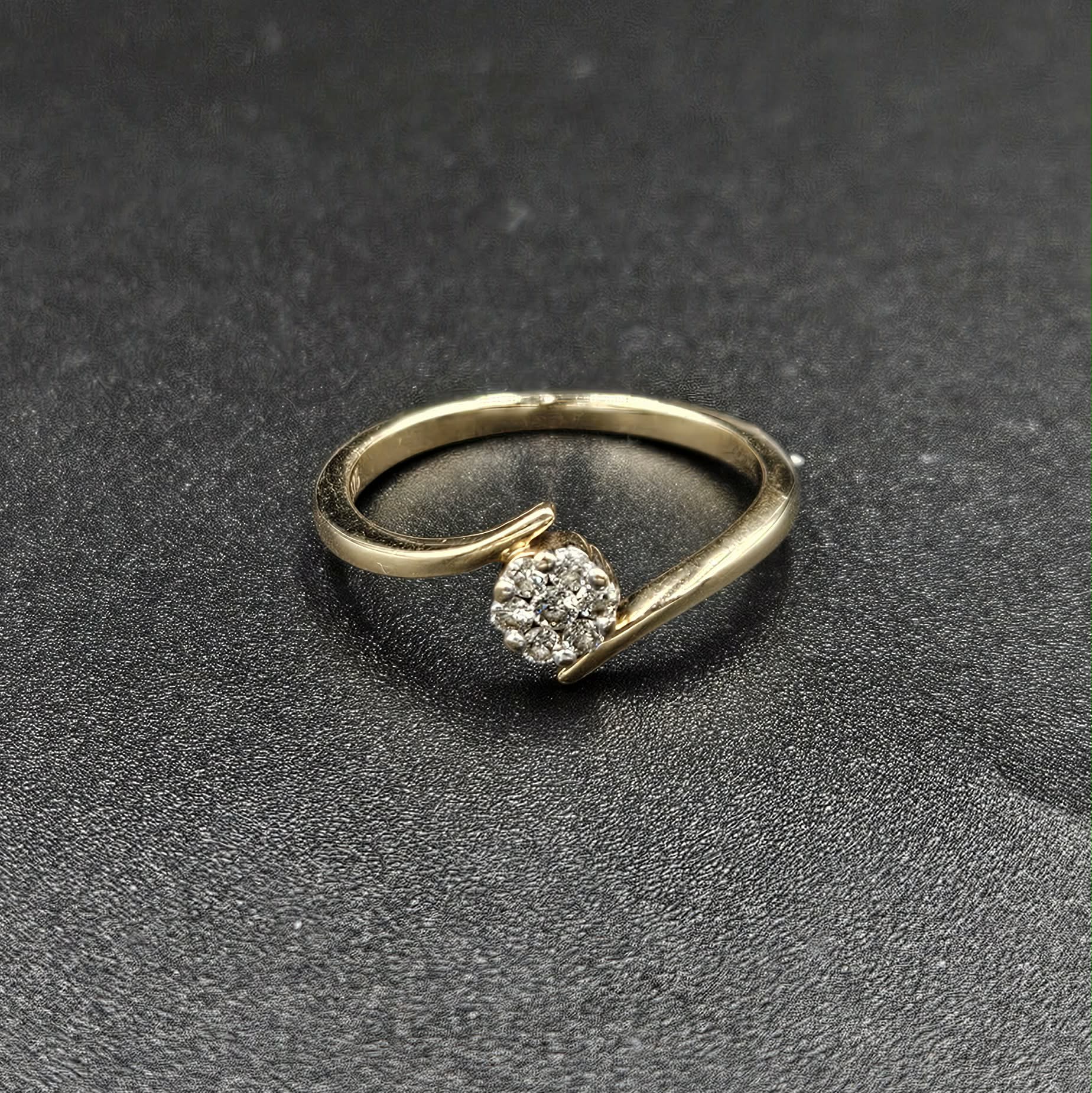 9ct Yellow Gold Diamond Flower Ring