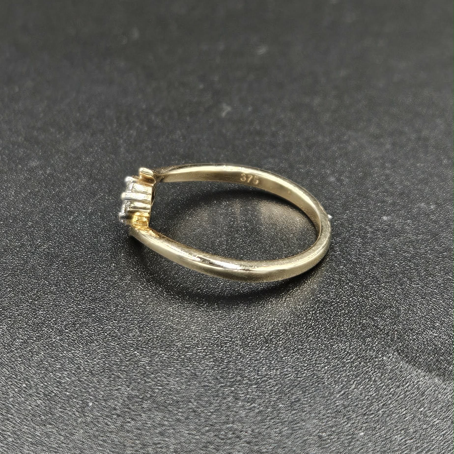 9ct Yellow Gold Diamond Flower Ring