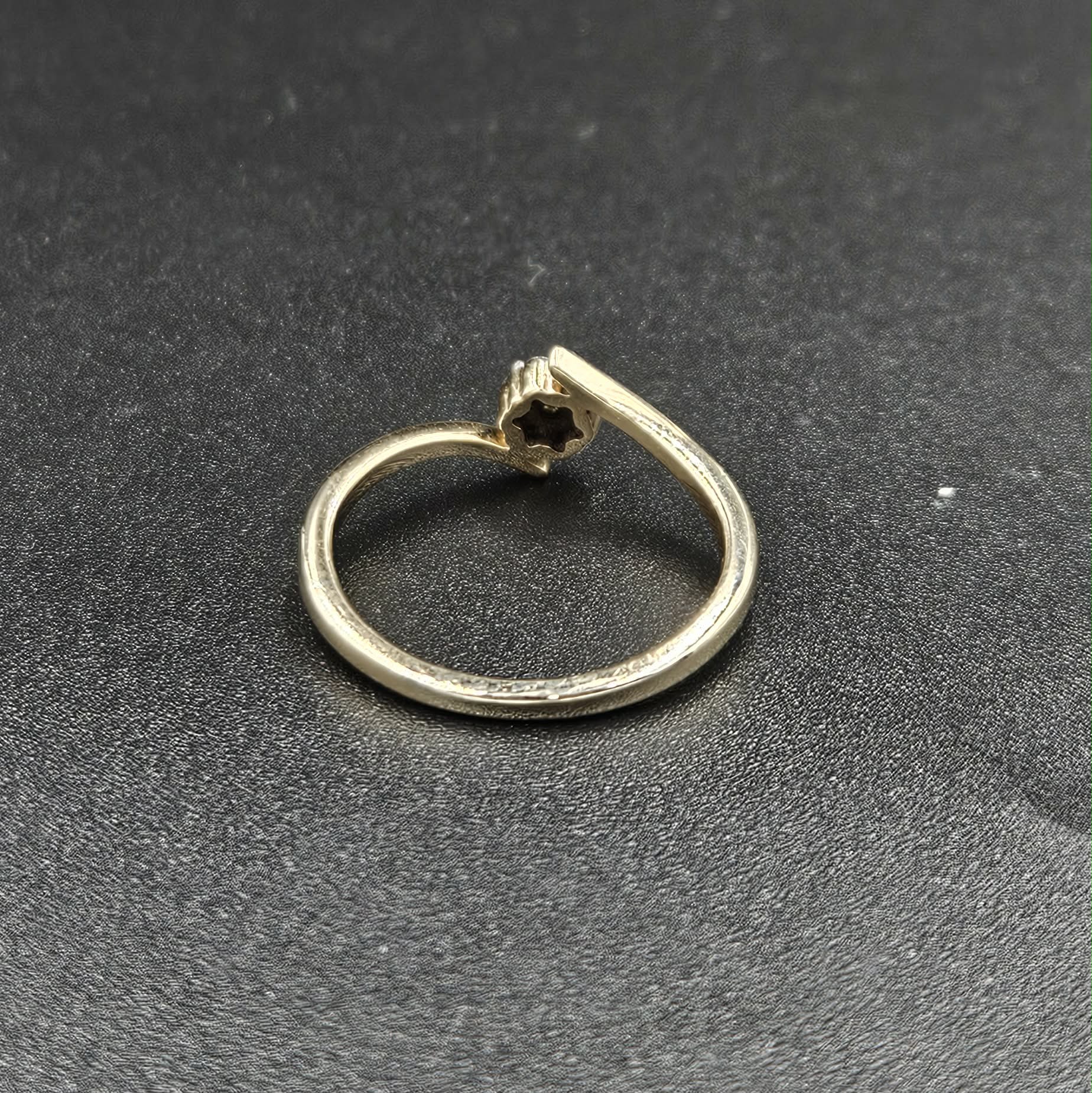 9ct Yellow Gold Diamond Flower Ring