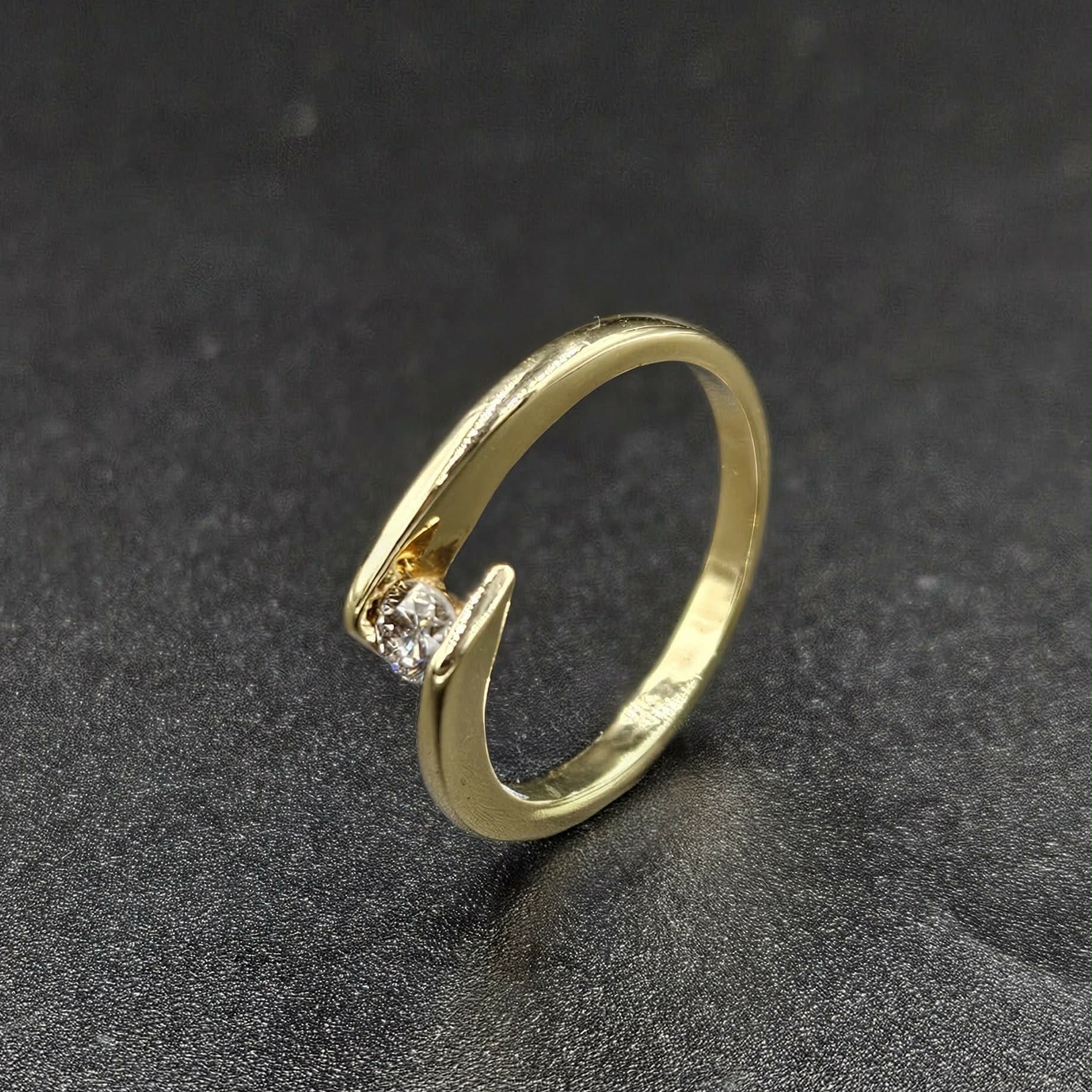 10ct Yellow Gold Diamond Ring