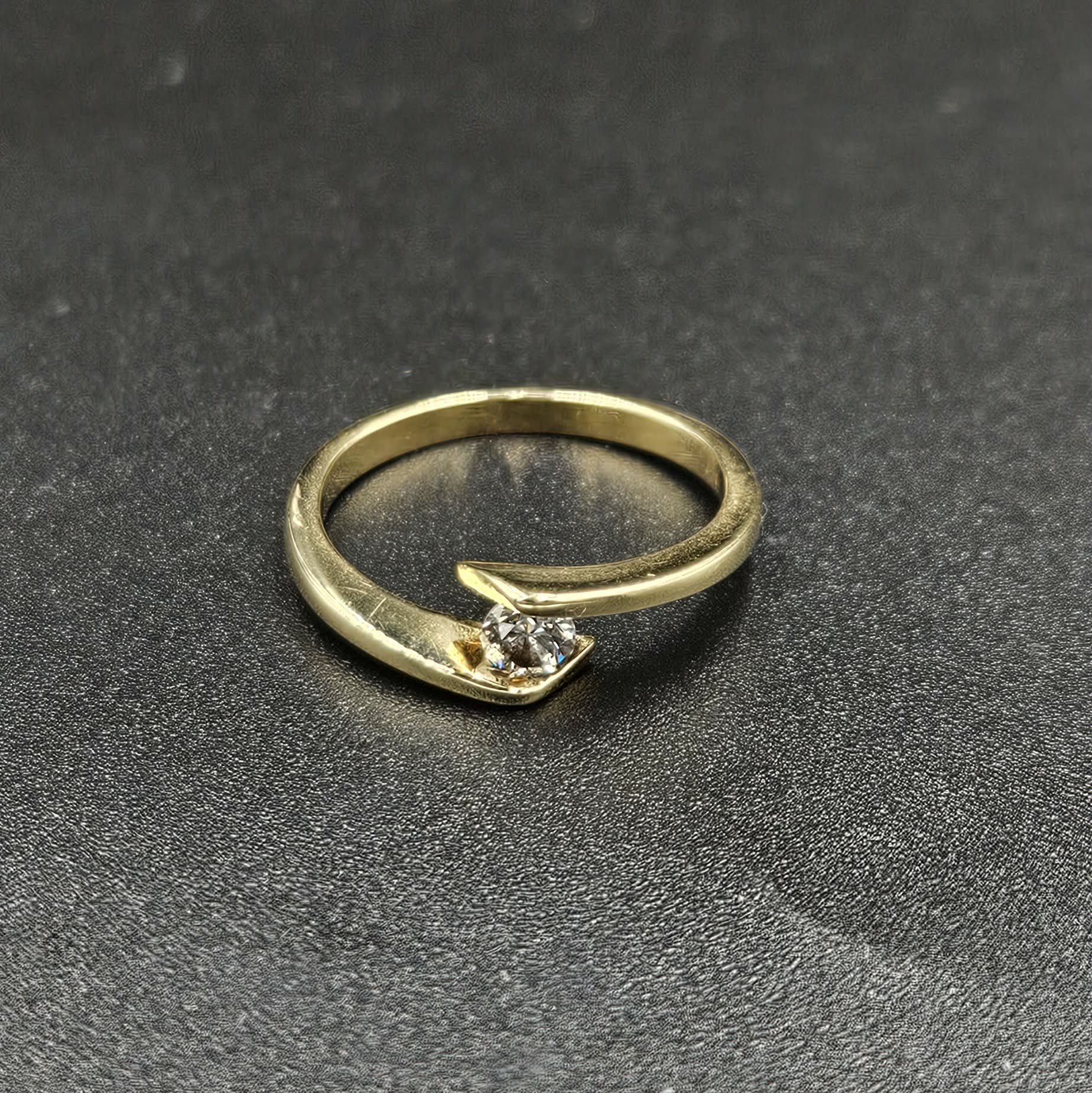 10ct Yellow Gold Diamond Ring