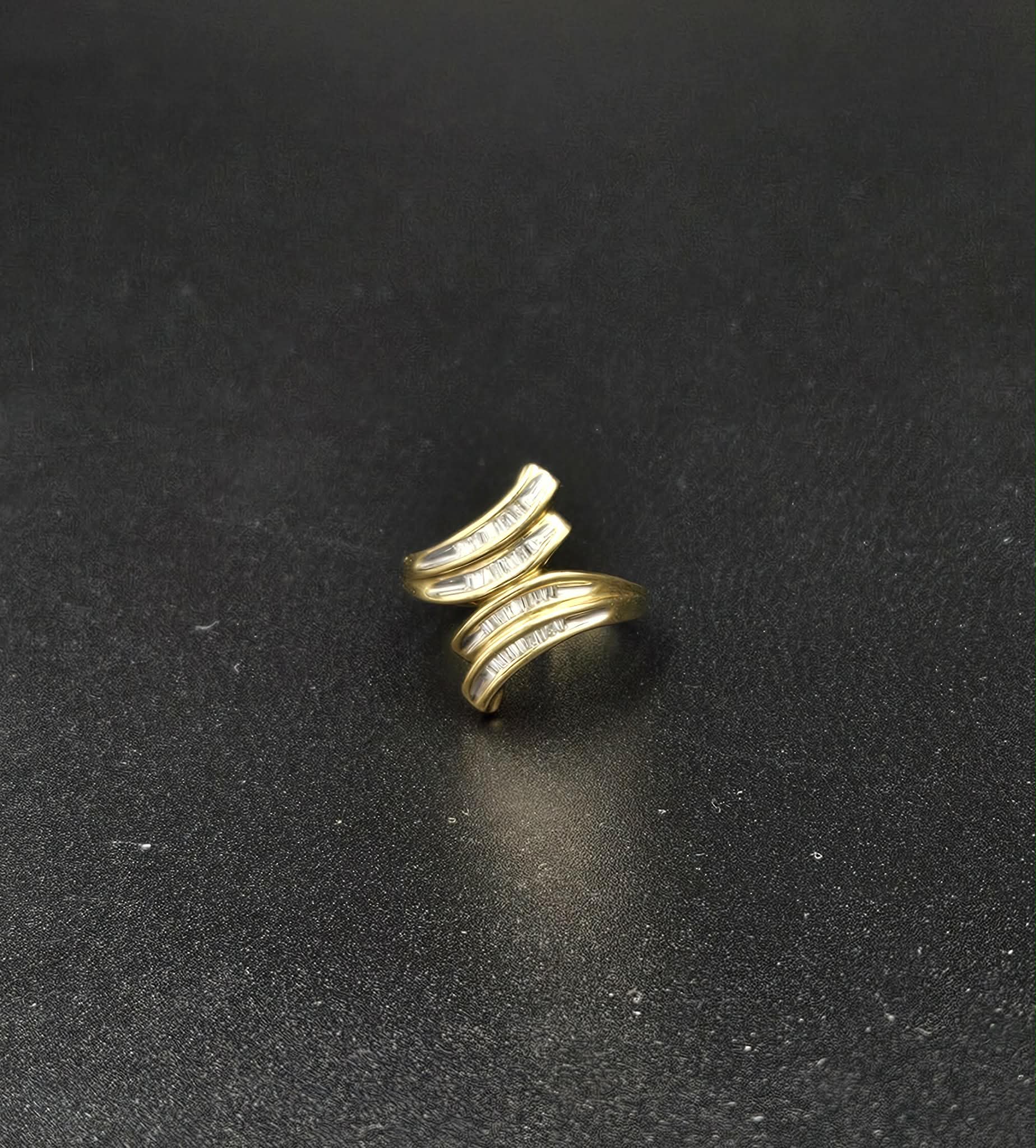 9ct Yellow Gold Diamond Ring Twist Style
