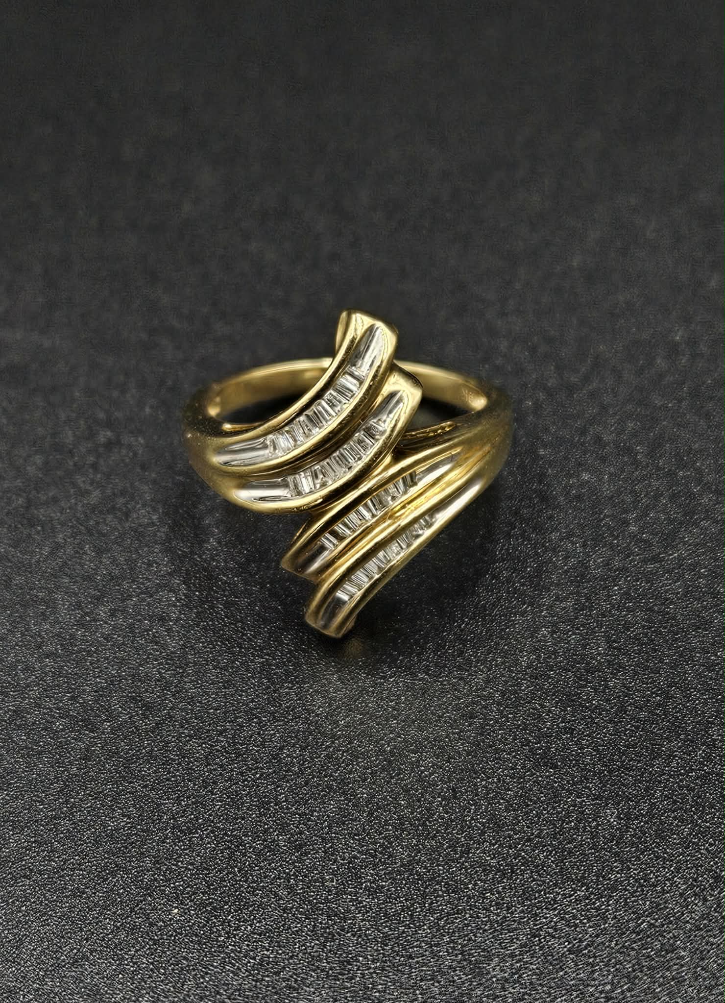 9ct Yellow Gold Diamond Ring Twist Style