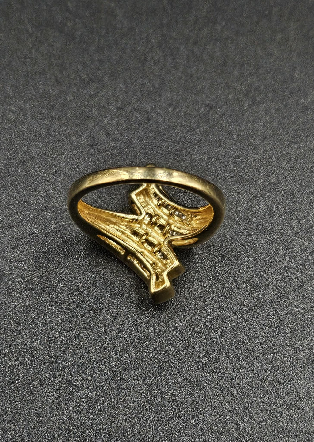 9ct Yellow Gold Diamond Ring Twist Style