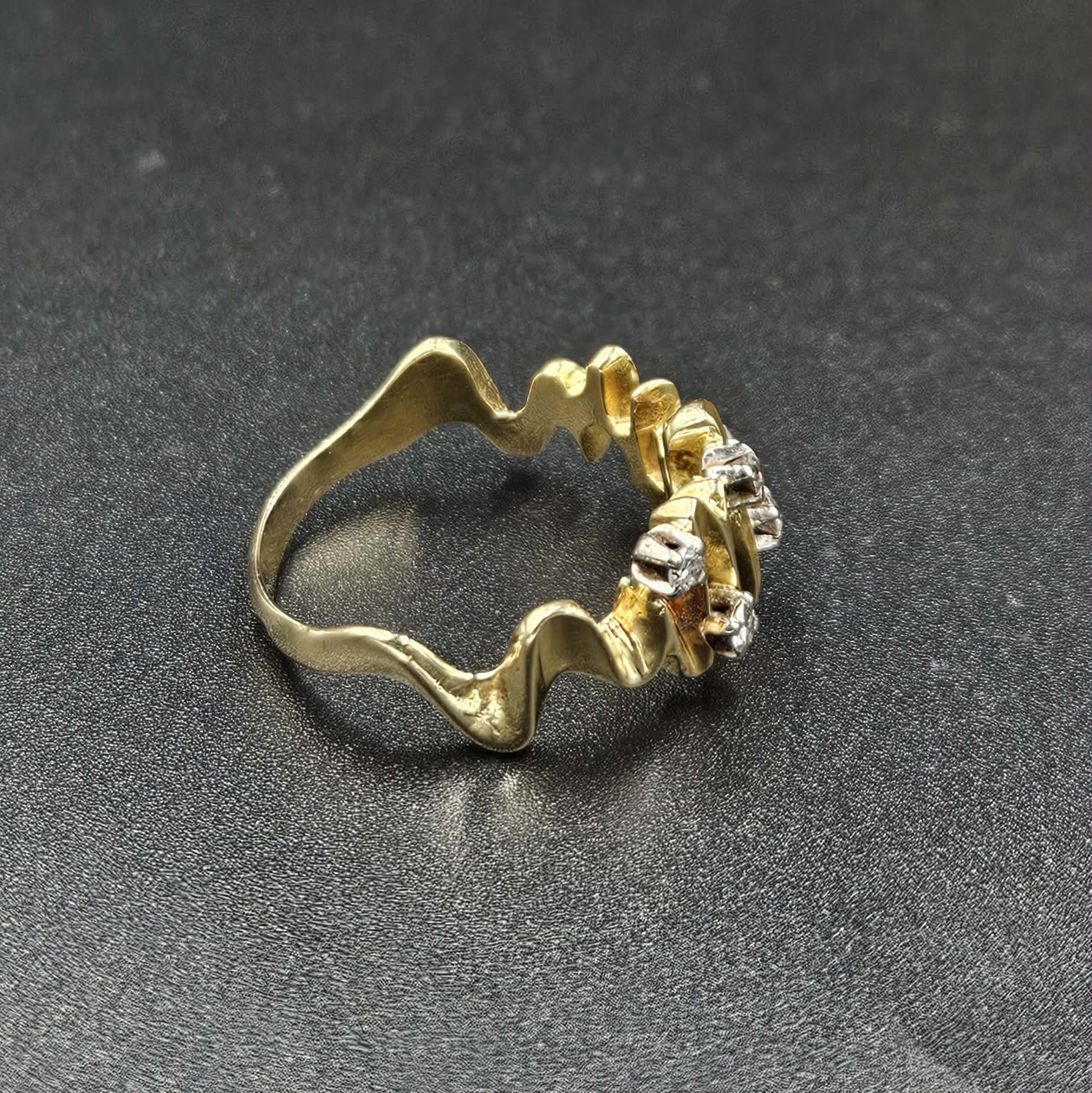 18ct Yellow gold Diamond Vintage Ring