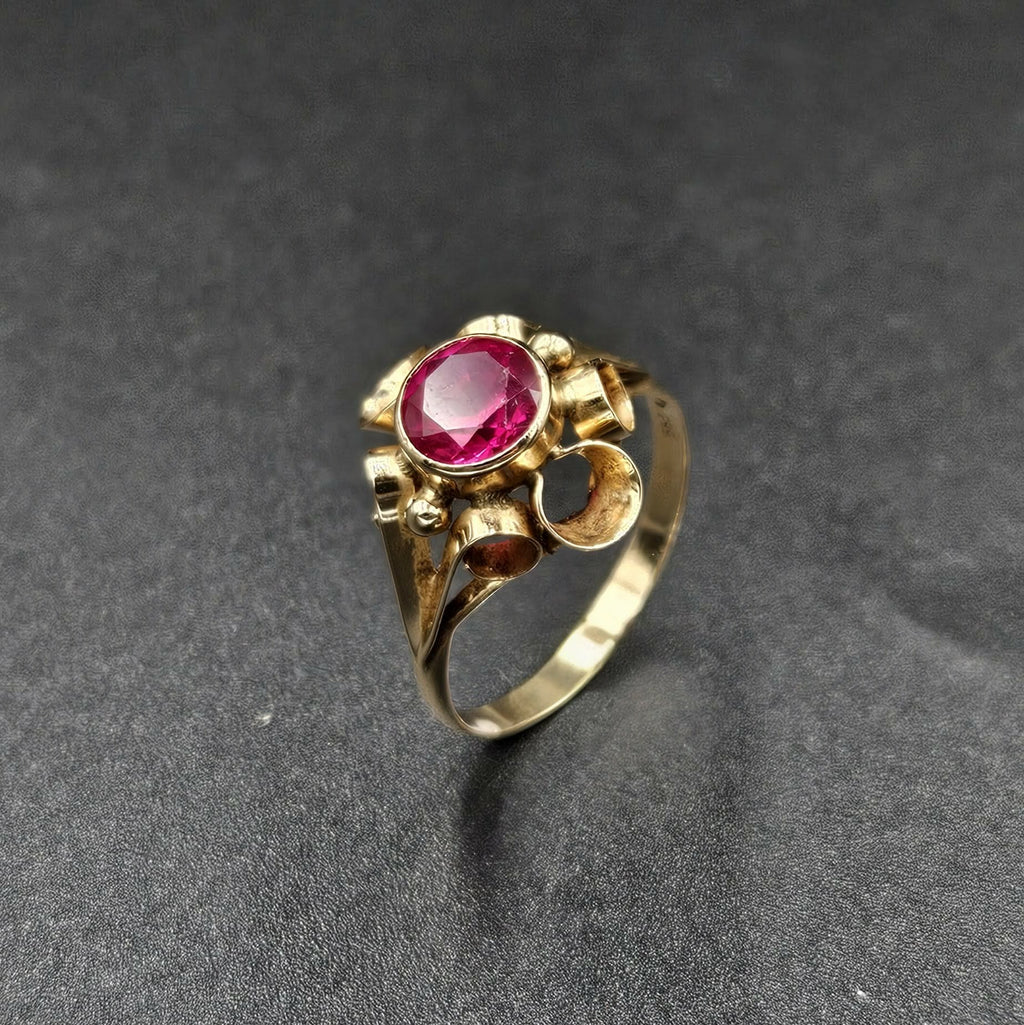 18ct Yellow Gold Vintage Red Ruby Ring