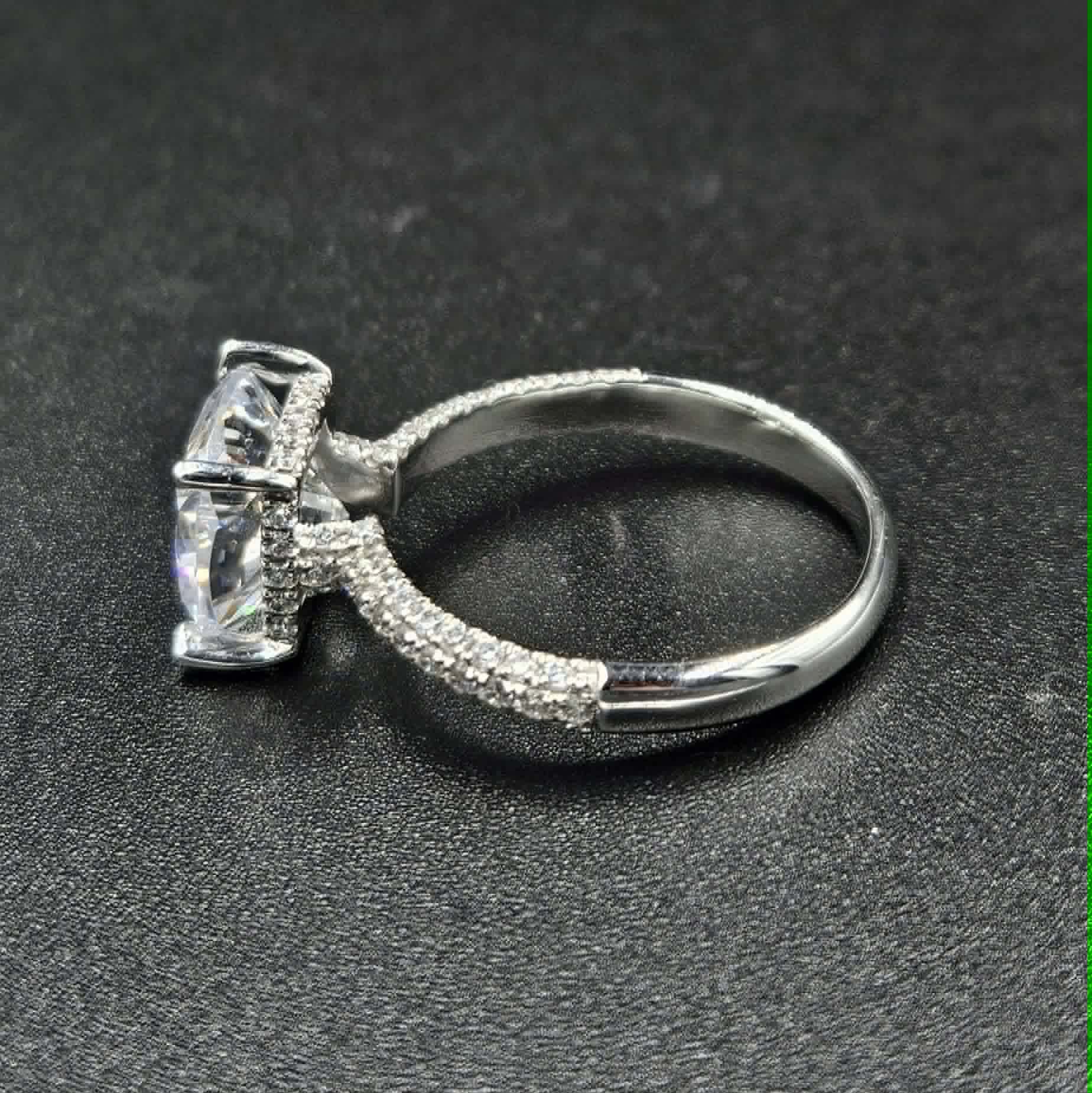 10ct White Gold Cubic Zirconia Size P Ring