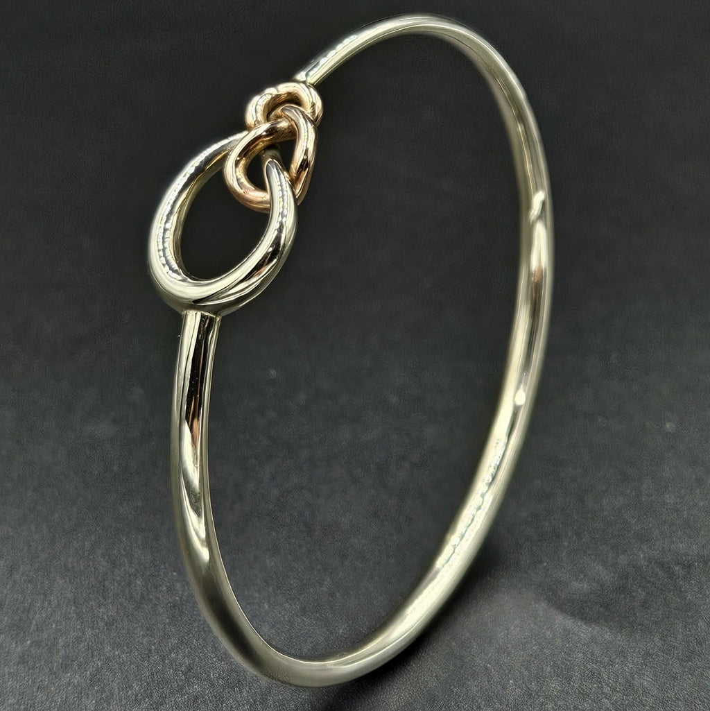9ct White Gold Interlocking Bangle