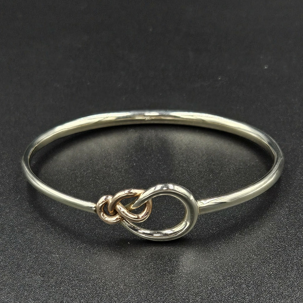 9ct White Gold Interlocking Bangle