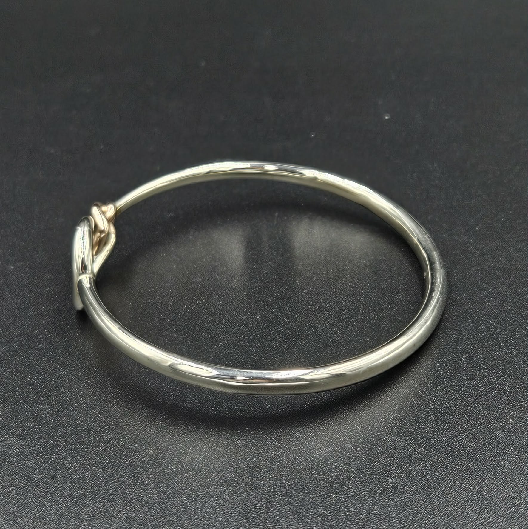 9ct White Gold Interlocking Bangle