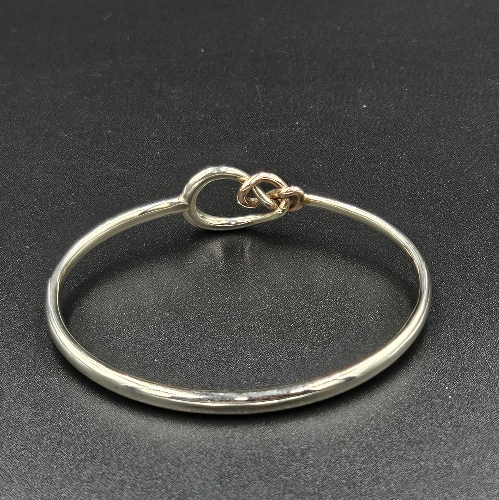 9ct White Gold Interlocking Bangle