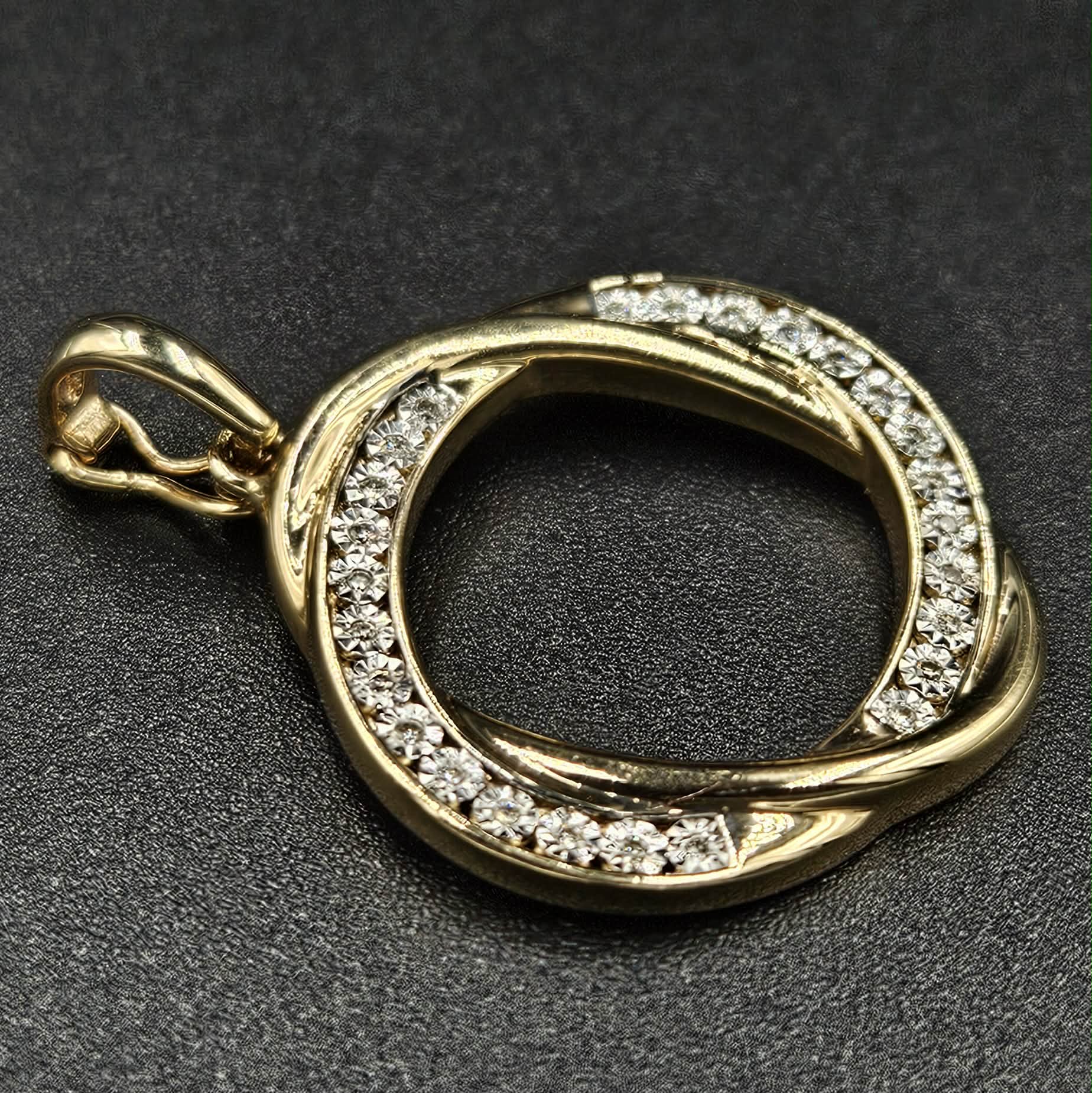 9ct Yellow Gold Diamond Opening Runner Pendant