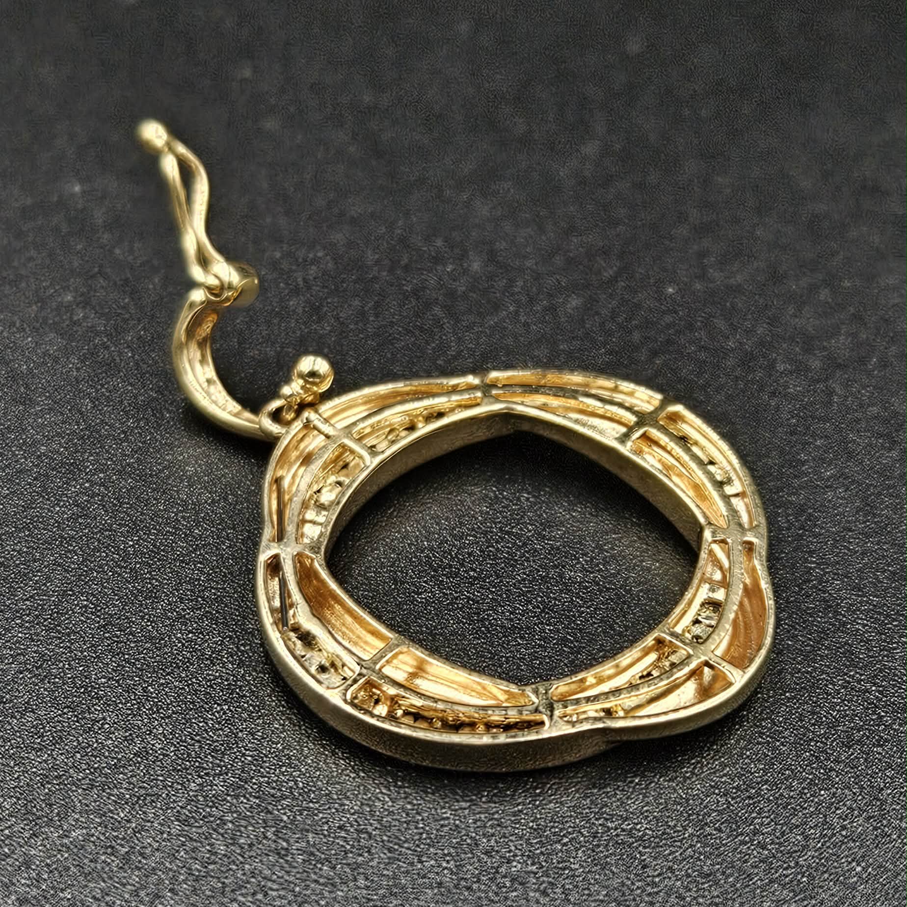 9ct Yellow Gold Diamond Opening Runner Pendant